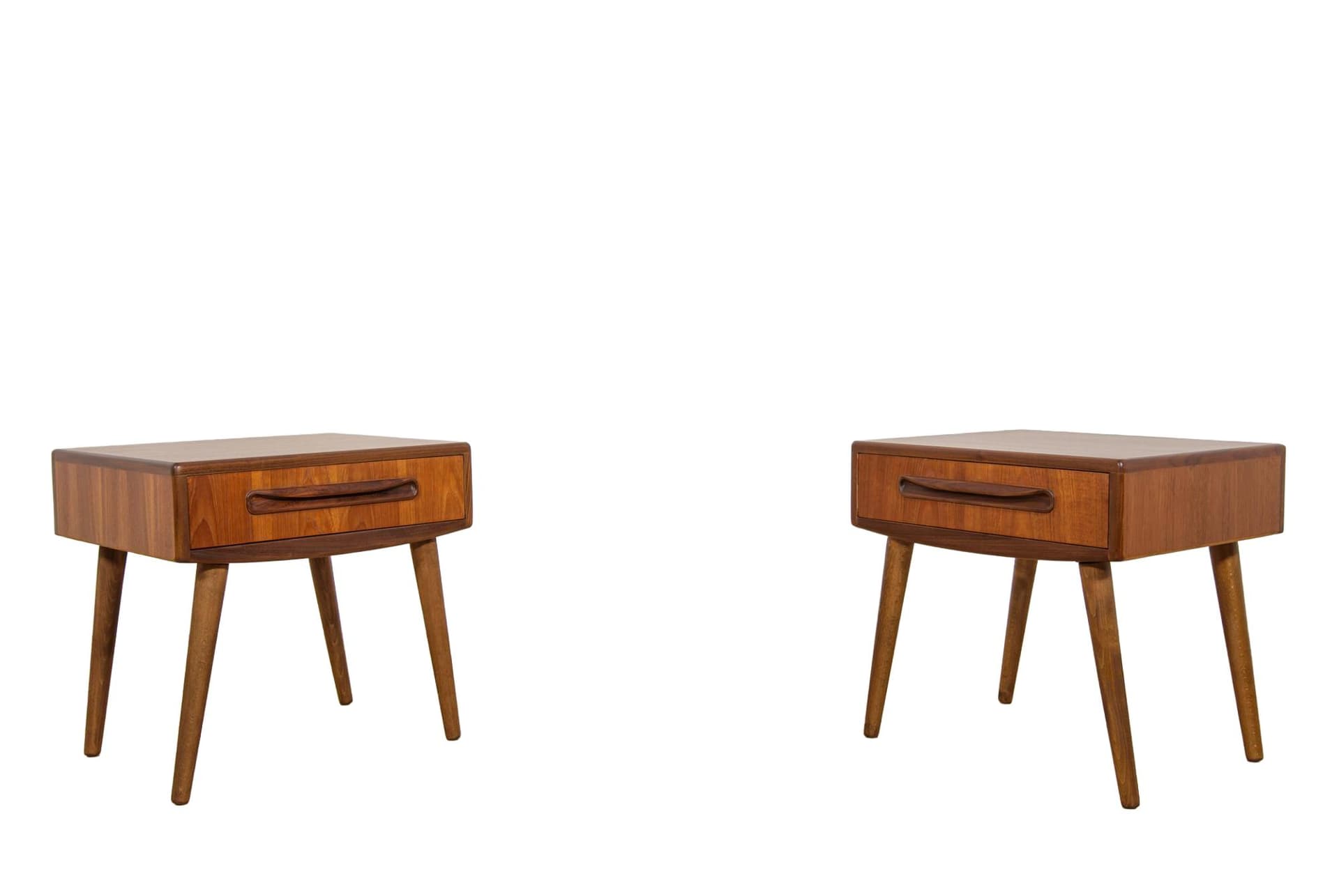 Para szafek nocnych, teak brązowy, proj. V. Wilkins, G-Plan, Wielka Brytania, lata 60.