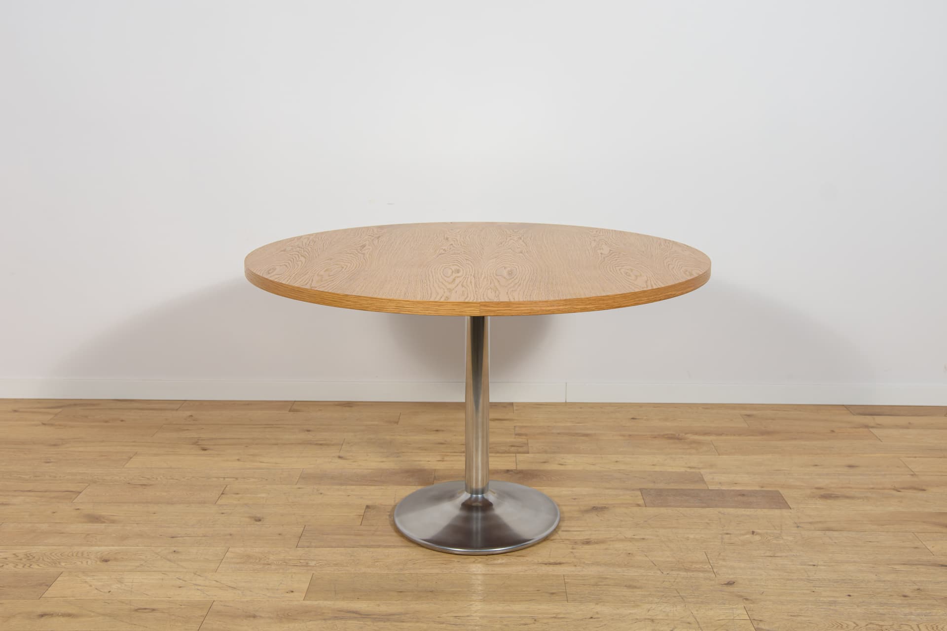 Stół okrągły, dąb brązowy, aluminium srebrny, Dania, lata 70. - 372076
