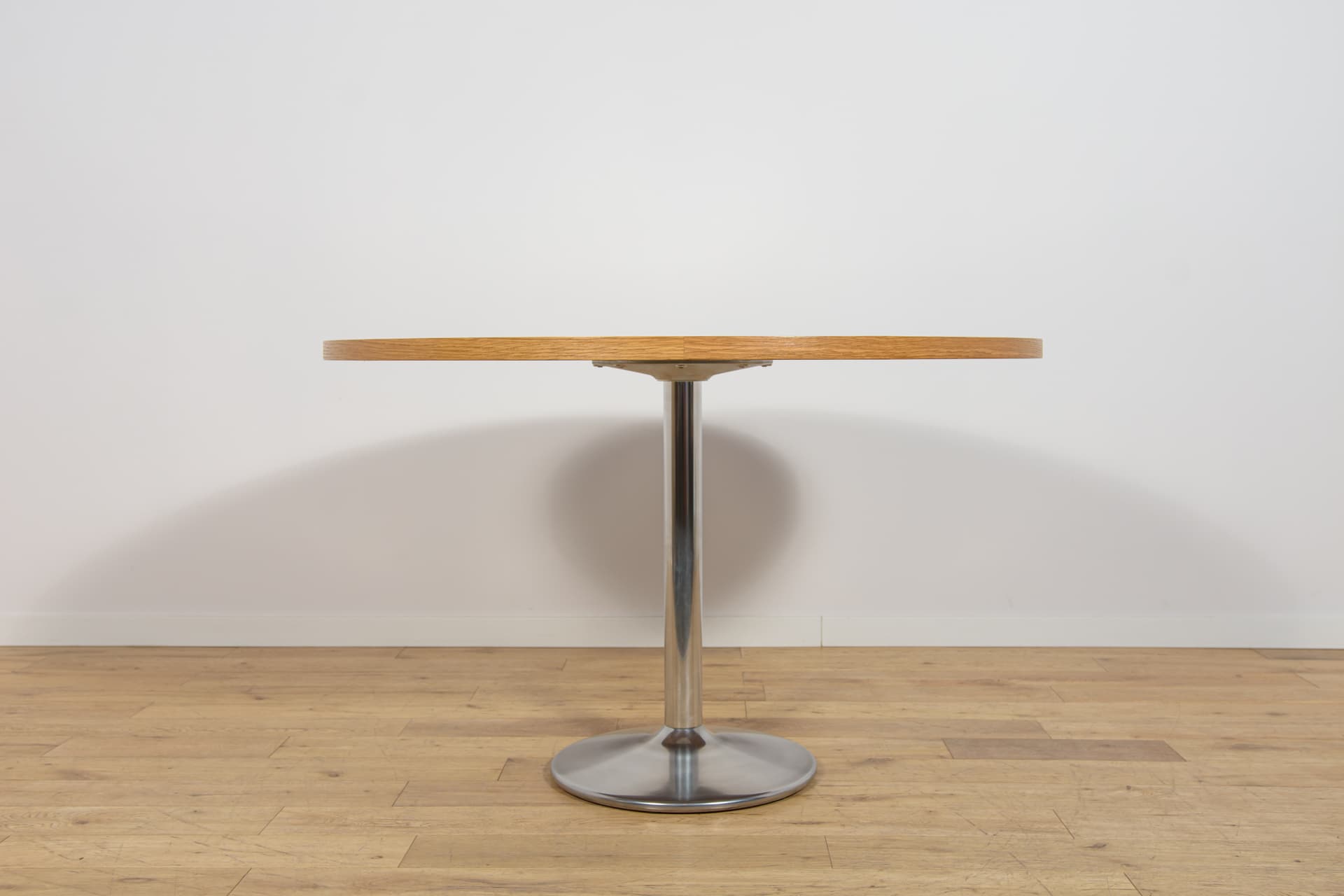 Stół okrągły, dąb brązowy, aluminium srebrny, Dania, lata 70. - 372077