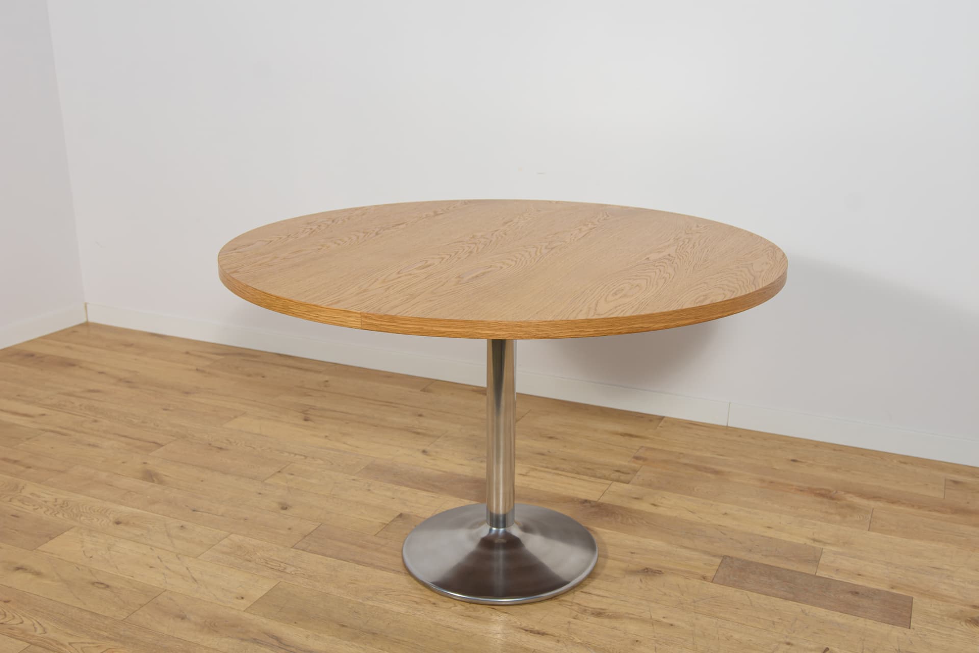 Stół okrągły, dąb brązowy, aluminium srebrny, Dania, lata 70. - 372074