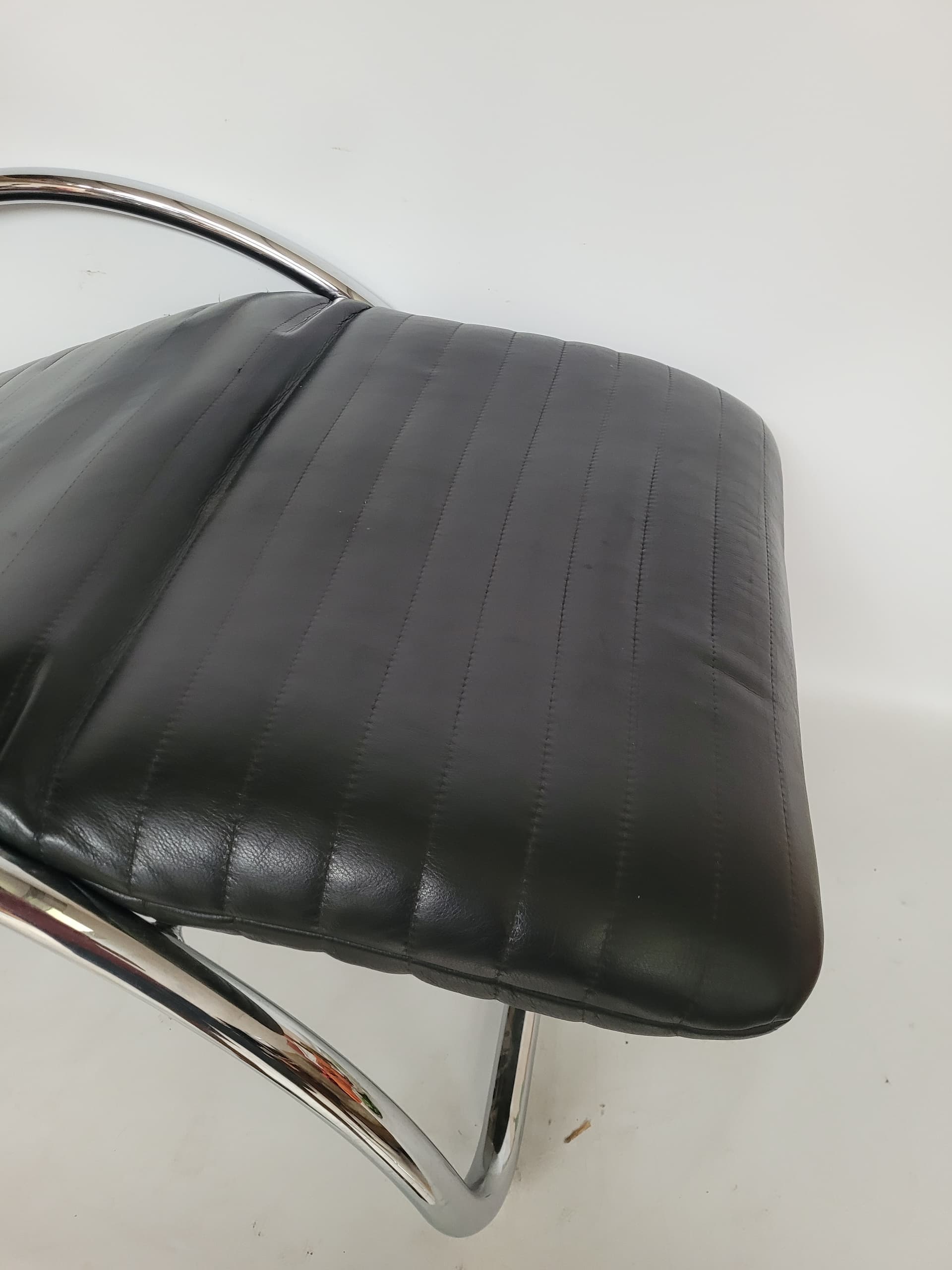 Fotel relaksacyjny Bauhaus, skóra czarna, stal chromowana, lata 70. - 372095