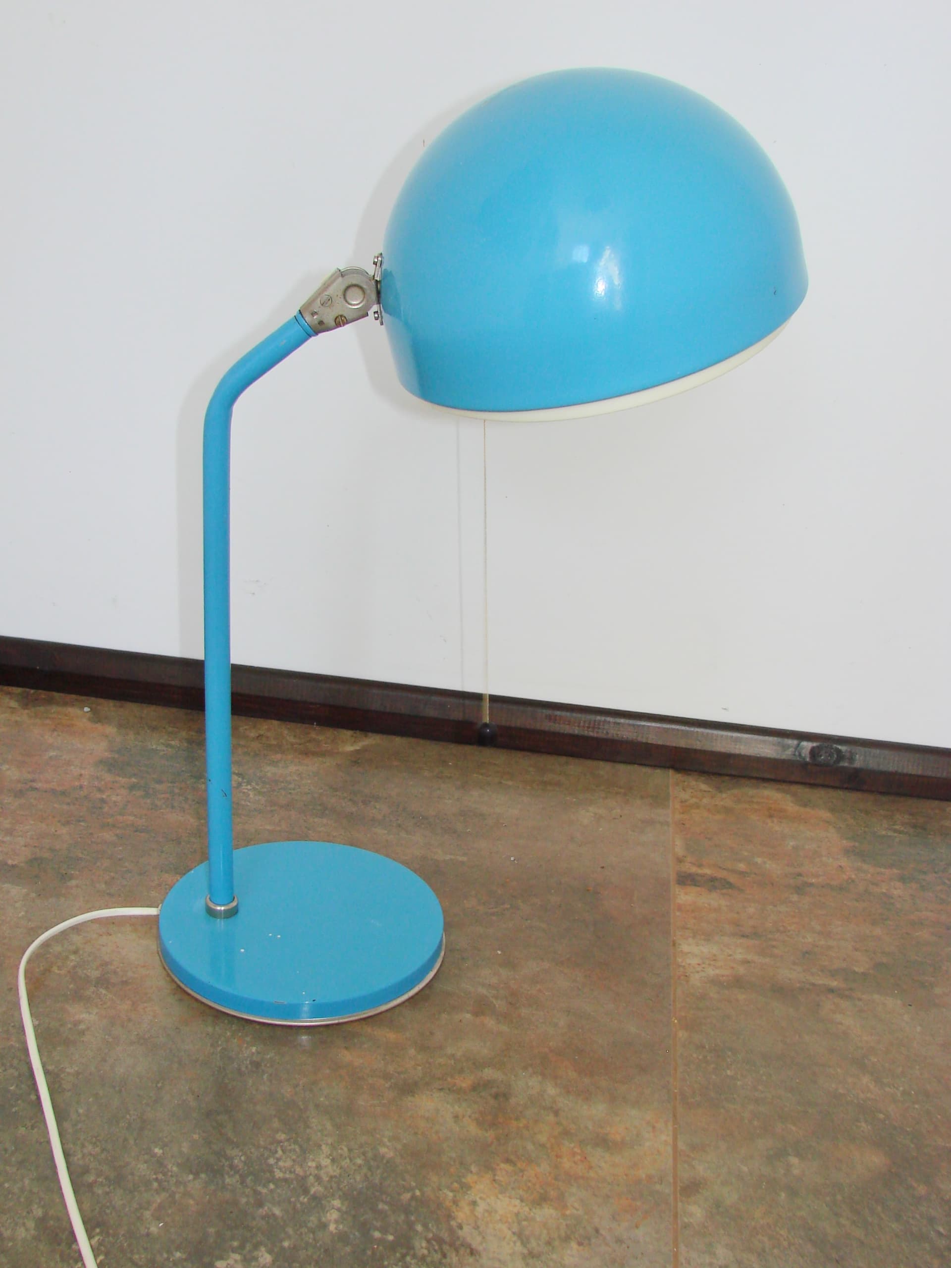 Lampka biurkowa ST-17, jasnoniebieski metal biały, Zakłady Sprzętu Oświetleniowego Zaos, Polska, lata 70. - 372111