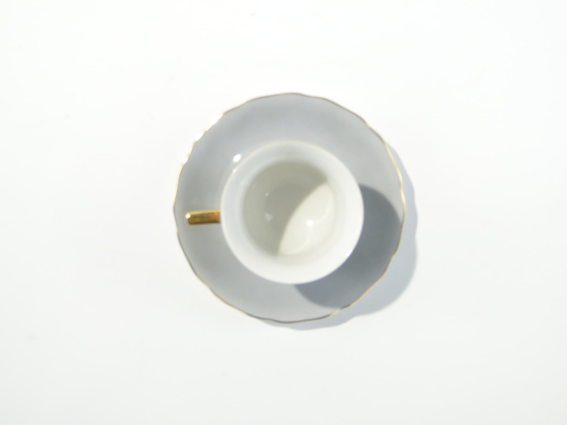 Filiżanka do espresso Windsor, porcelana biała szkliwiona złocona, lata 50. - 372164