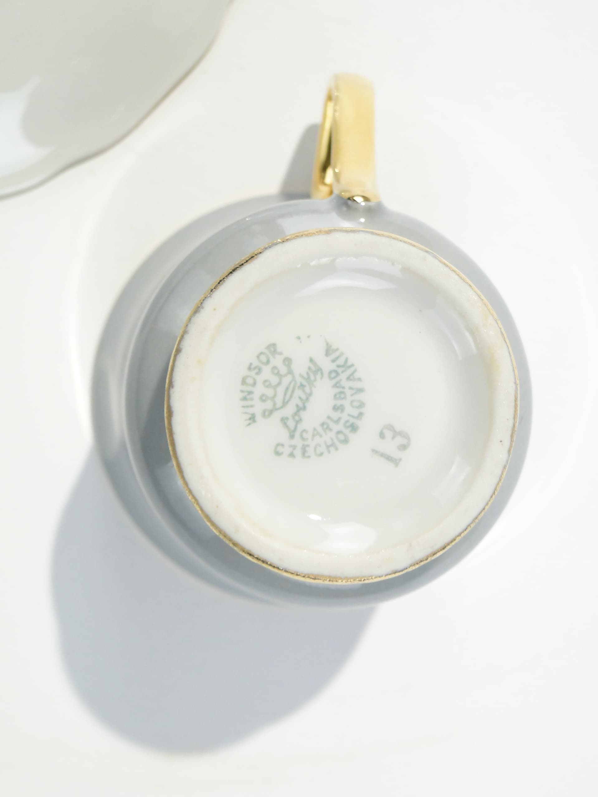 Filiżanka do espresso Windsor, porcelana biała szkliwiona złocona, lata 50. - 372161