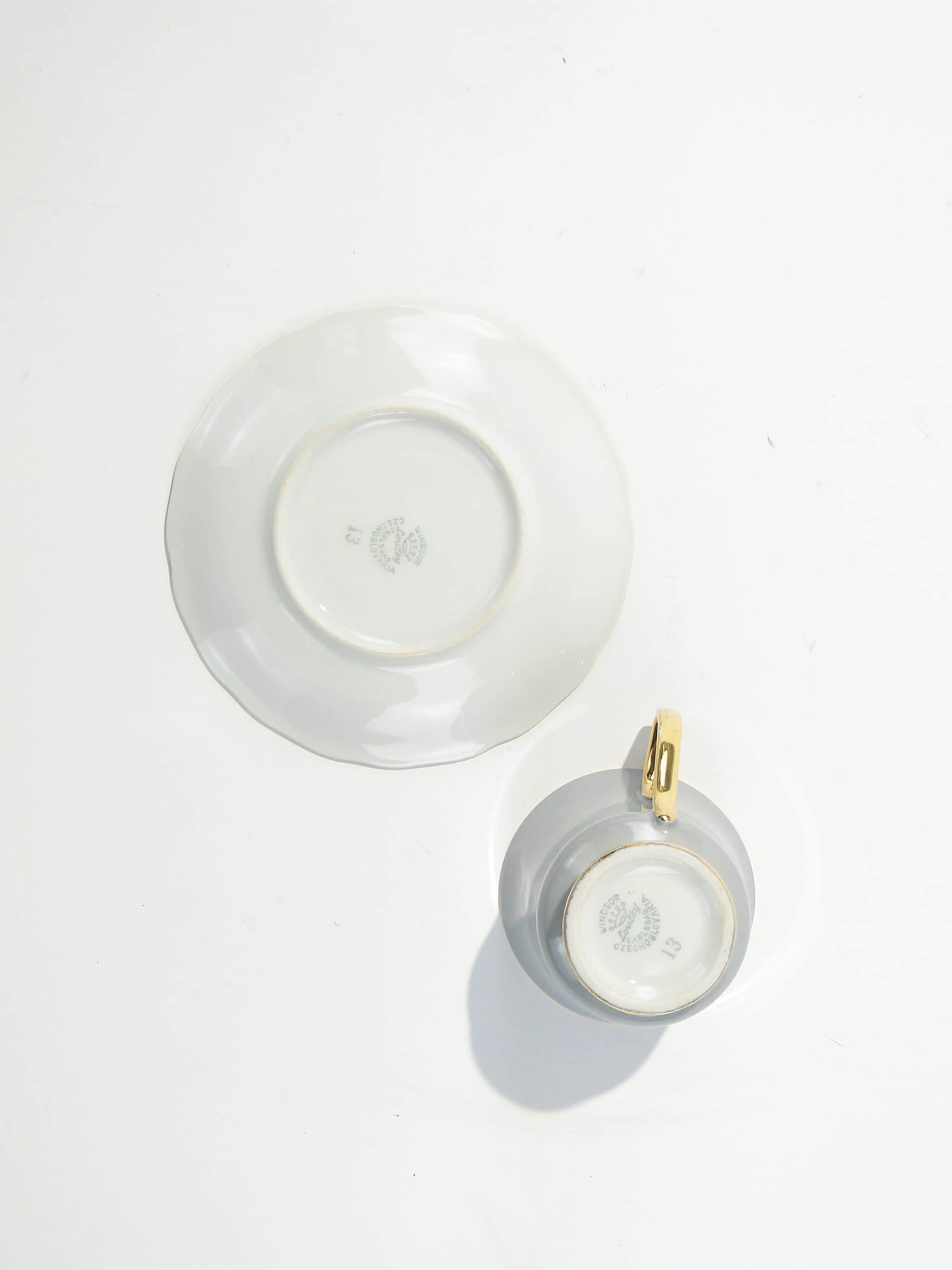 Filiżanka do espresso Windsor, porcelana biała szkliwiona złocona, lata 50. - 372166