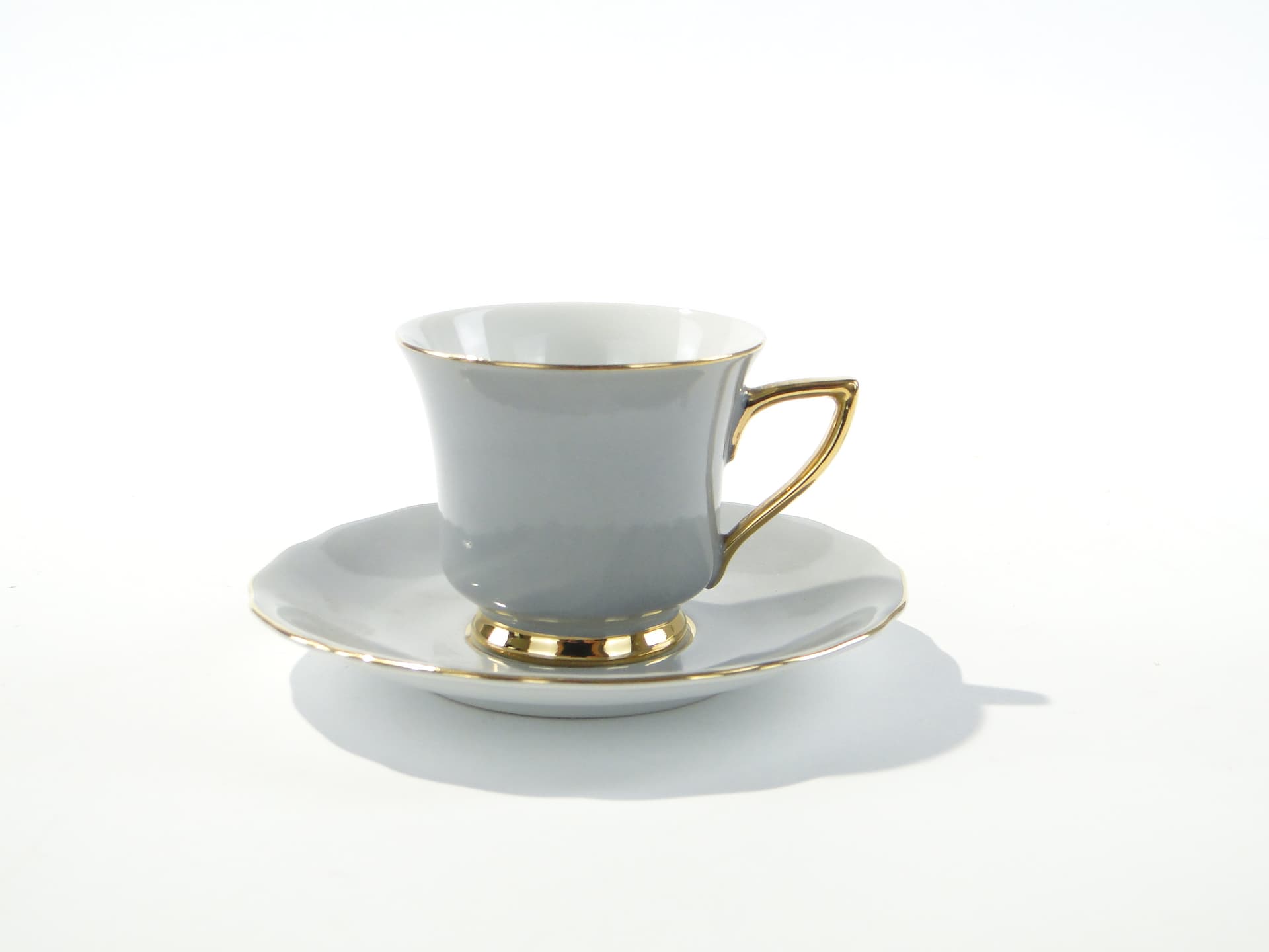 Filiżanka do espresso Windsor, porcelana biała szkliwiona złocona, lata 50. - 372162