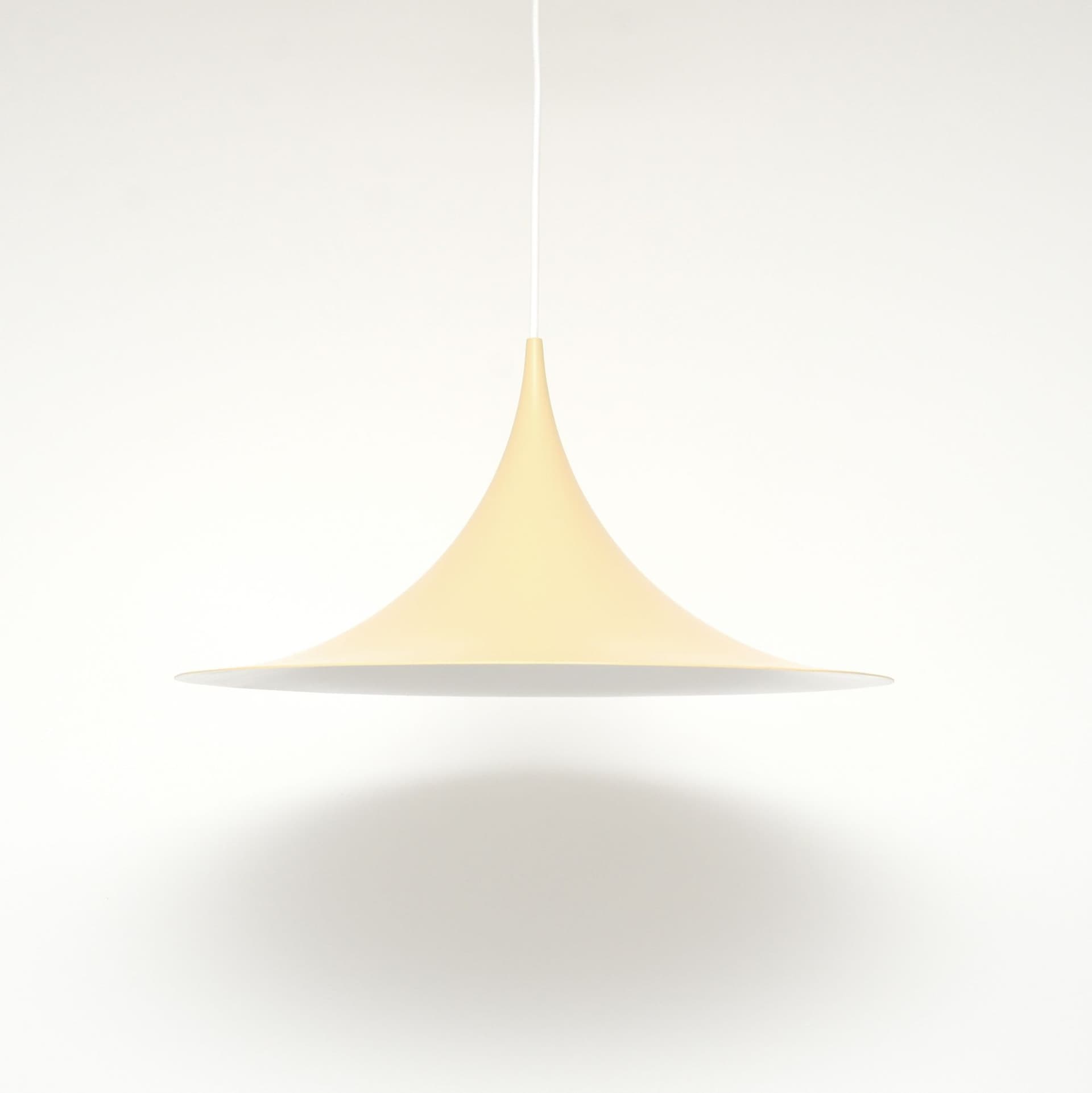 Lampa wisząca Semi, beżowy, metal, proj. C. Bonderup, proj. T. Thorup, Dania, lata 60. - 372589