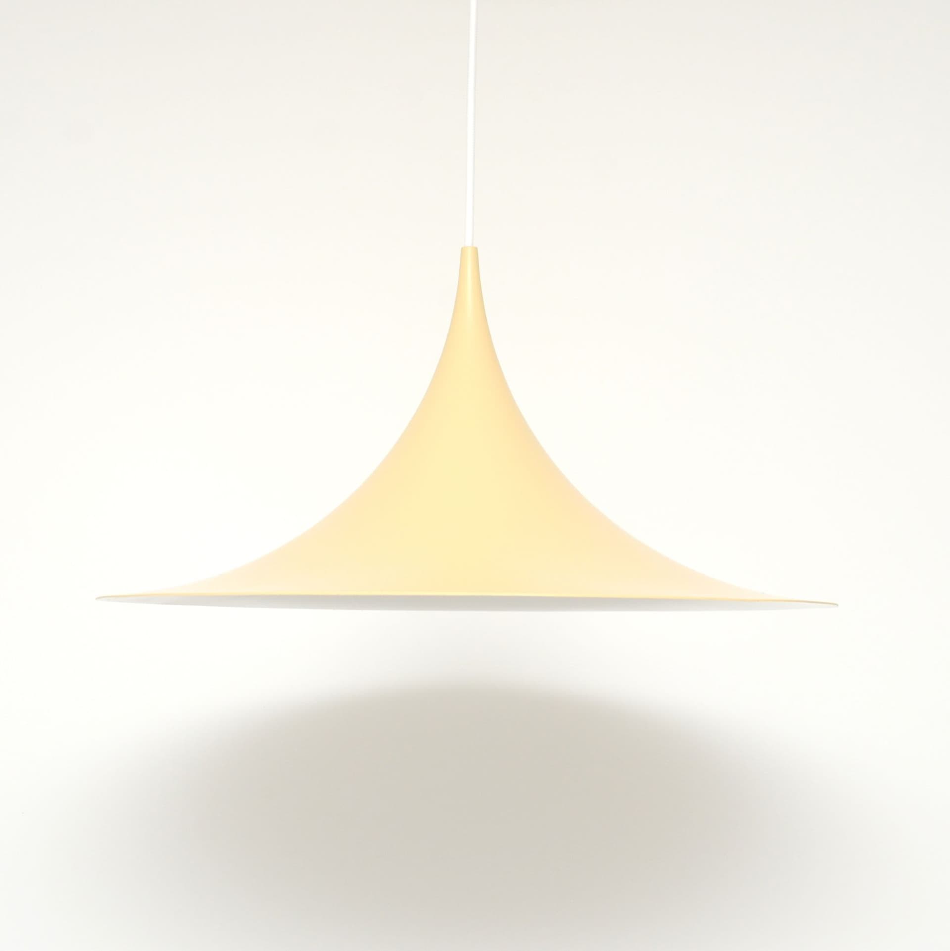 Lampa wisząca Semi, beżowy, metal, proj. C. Bonderup, proj. T. Thorup, Dania, lata 60. - 372588