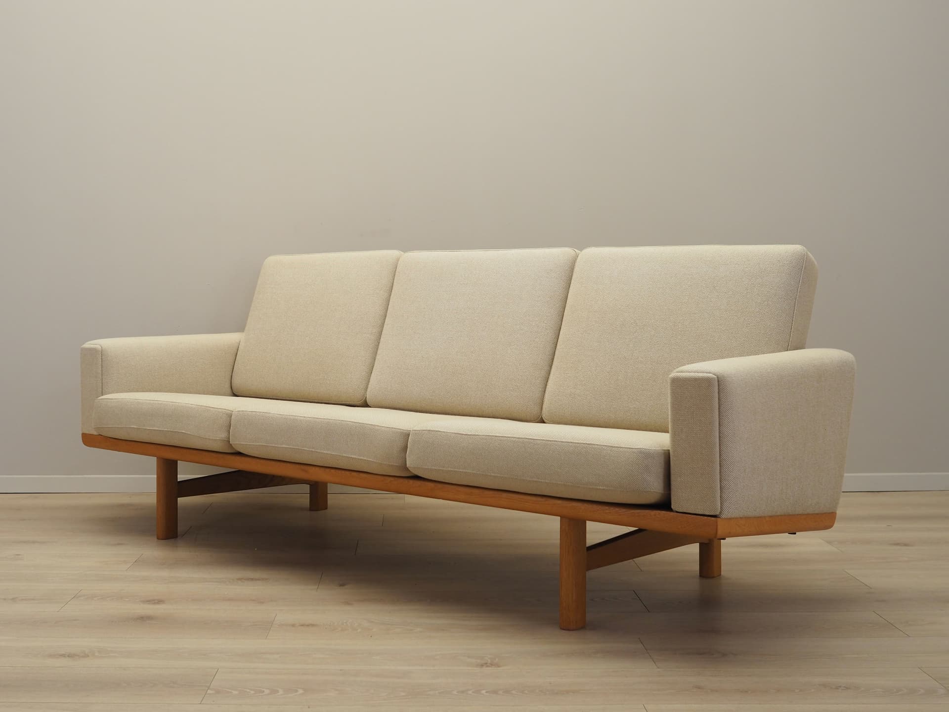 Sofa GE-236, beżowy Hallingdal, dąb, proj. H. Wegner, Dania, lata 60. - 66136