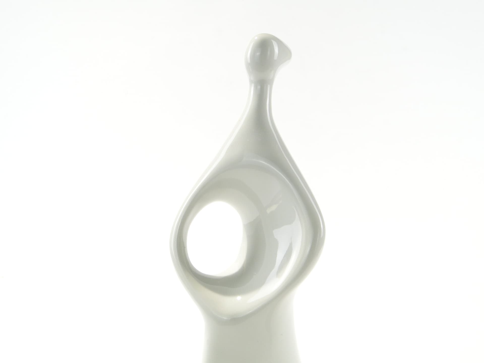 Figurka kobieta z ażurem, biała porcelana, Polska, lata 60. - 372640