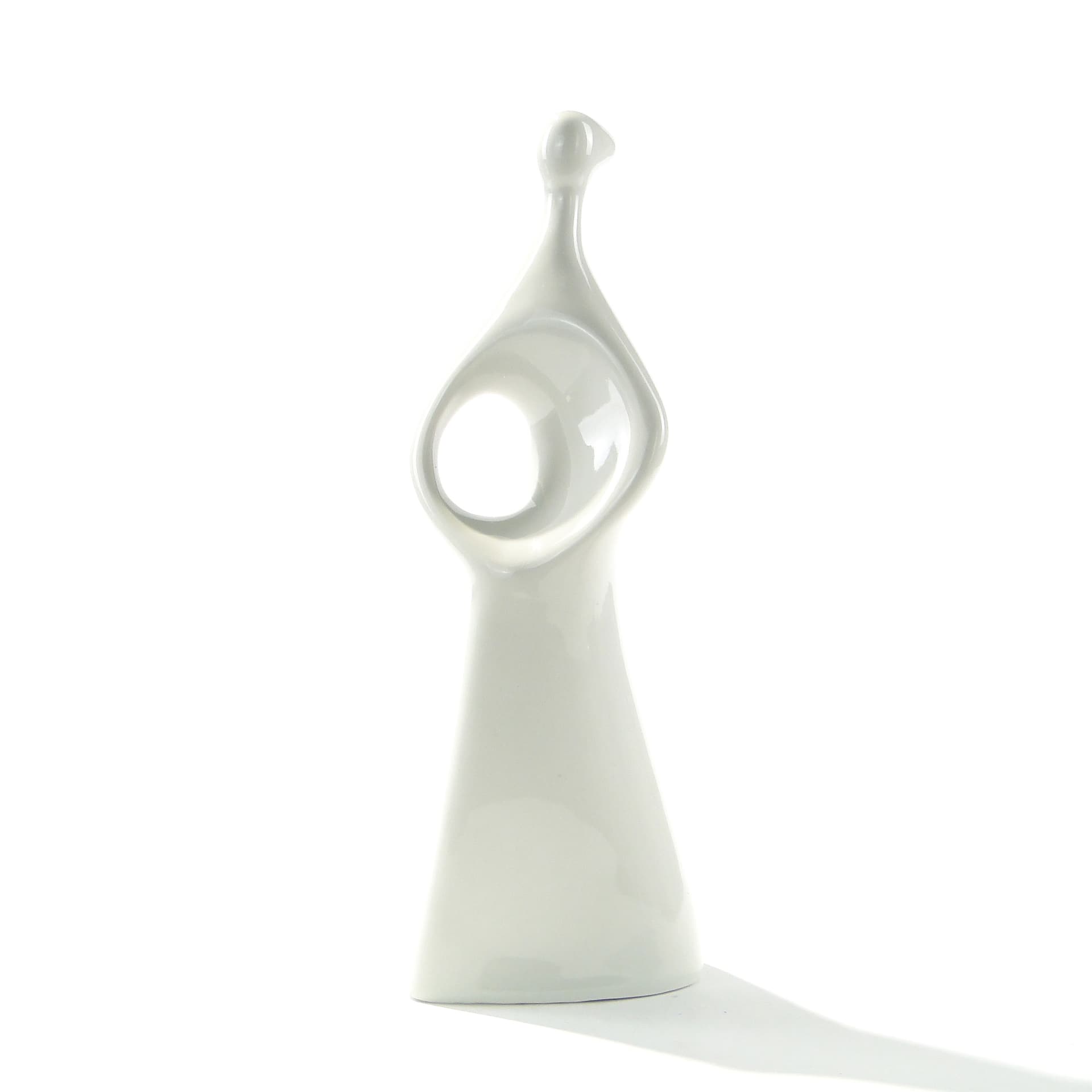 Figurka kobieta z ażurem, biała porcelana, Polska, lata 60.