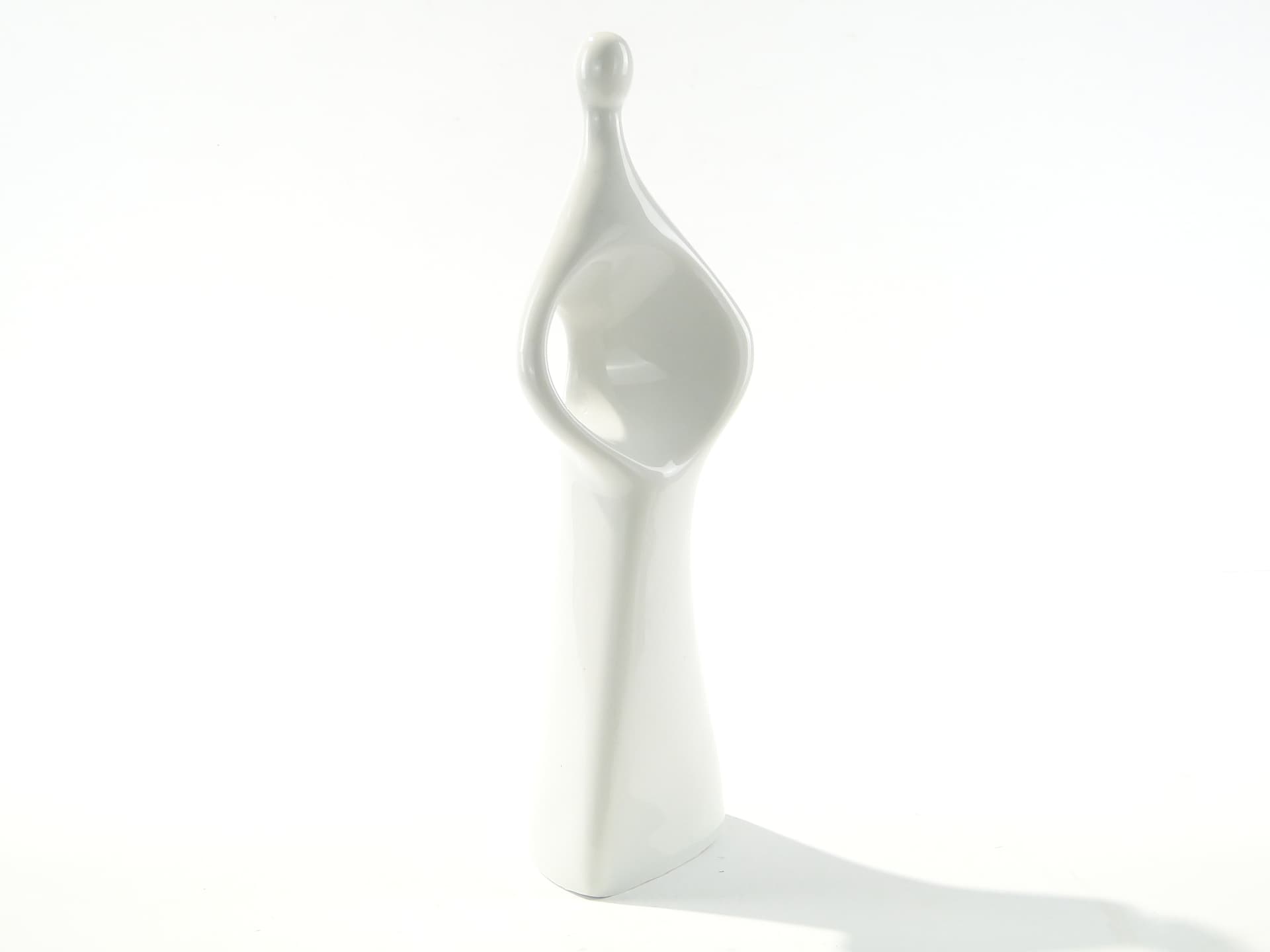 Figurka kobieta z ażurem, biała porcelana, Polska, lata 60. - 372641