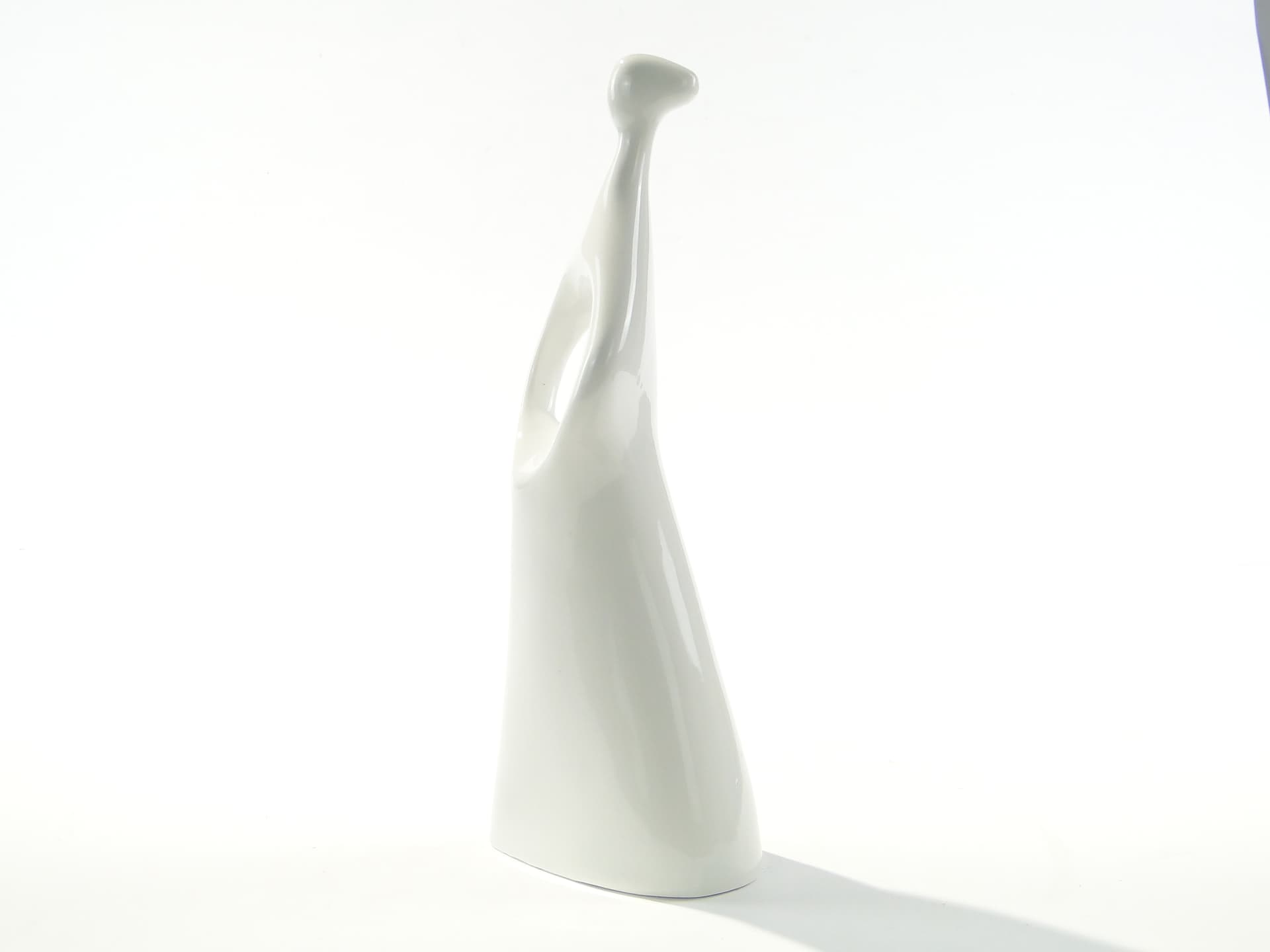 Figurka kobieta z ażurem, biała porcelana, Polska, lata 60. - 372643