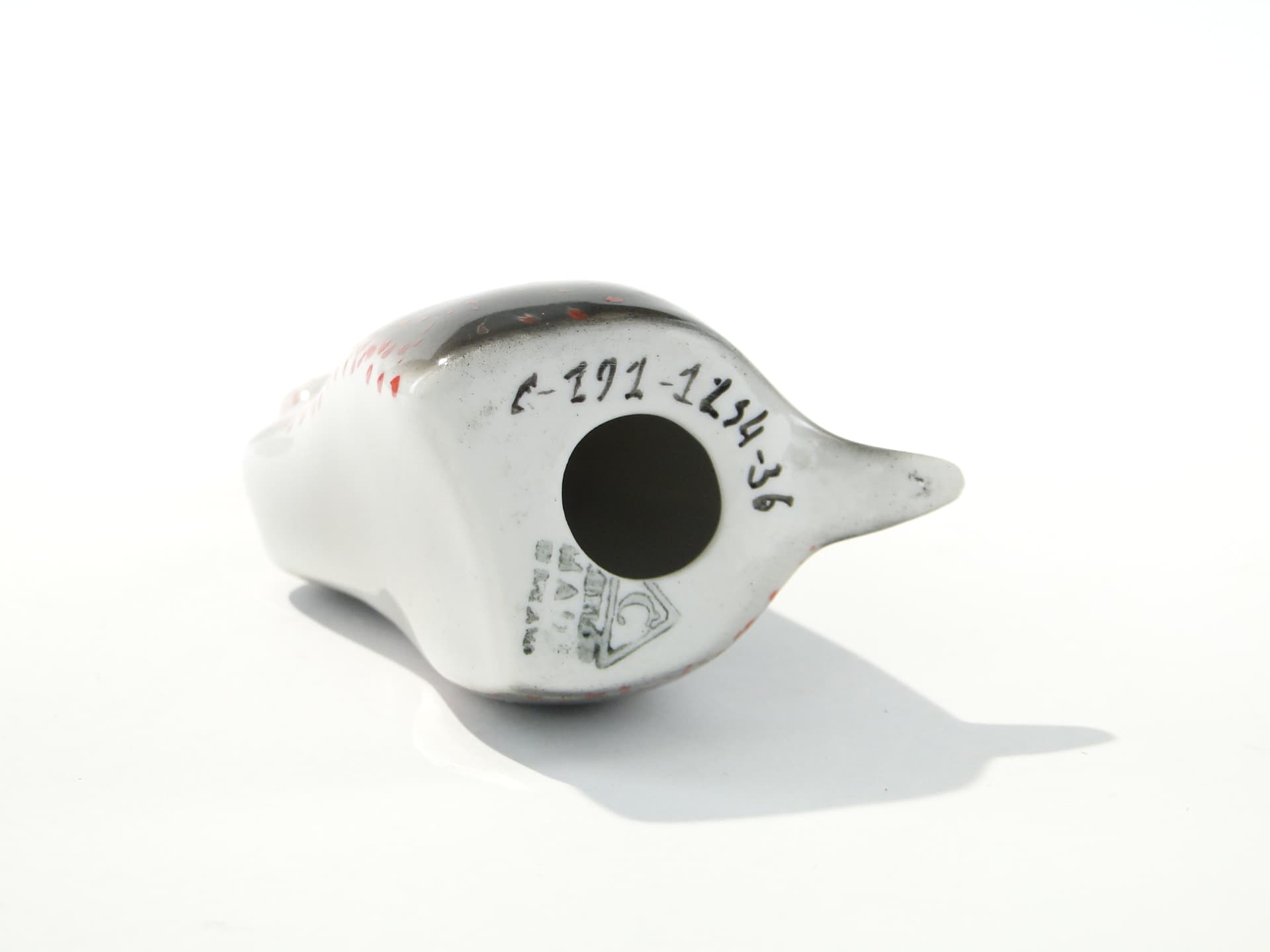 Figurka Terrier Szkocki, porcelana czarna biała czerwona, proj. M. Naruszewicz, Ćmielów, Polska, lata 60. - 372684