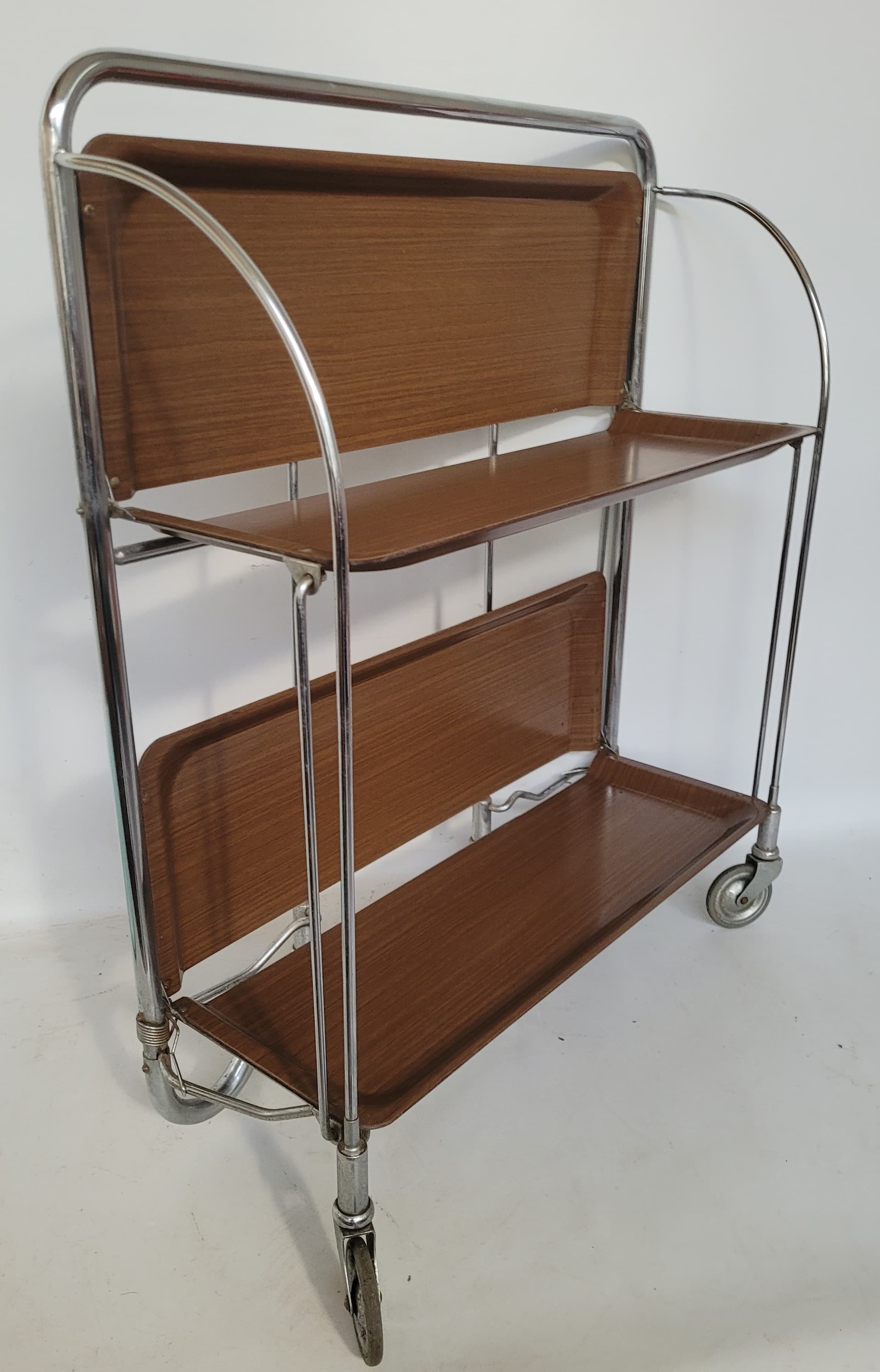 Stolik pomocniczy mobilny, brązowy, stal chromowana, lata 60. - 372736