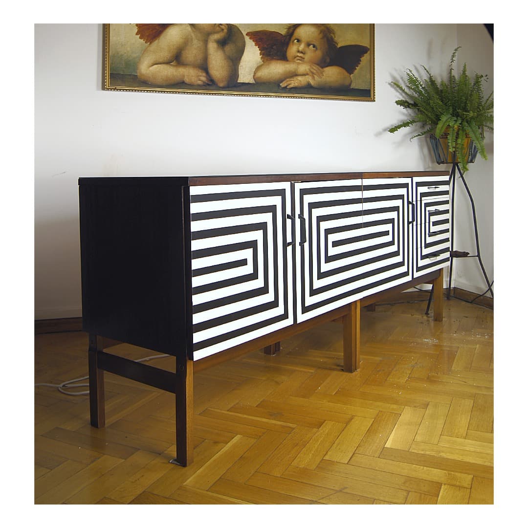 Sideboard Op Art, brązowy, drewno, szkło czarne, Polska, lata 70. - 373557