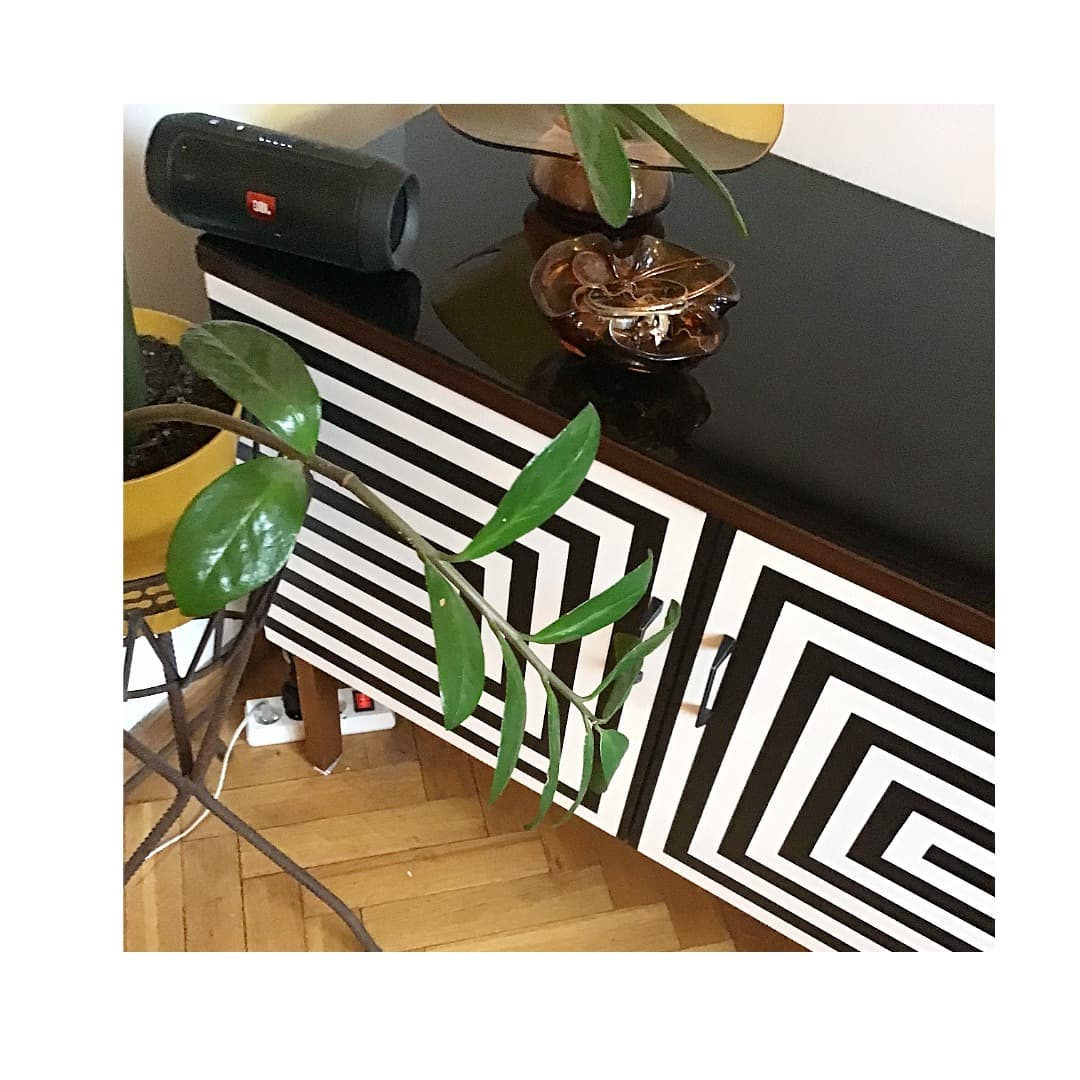 Sideboard Op Art, brązowy, drewno, szkło czarne, Polska, lata 70. - 373560