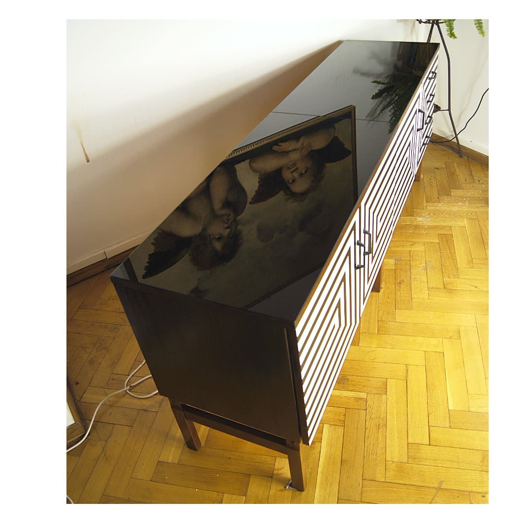 Sideboard Op Art, brązowy, drewno, szkło czarne, Polska, lata 70. - 373563