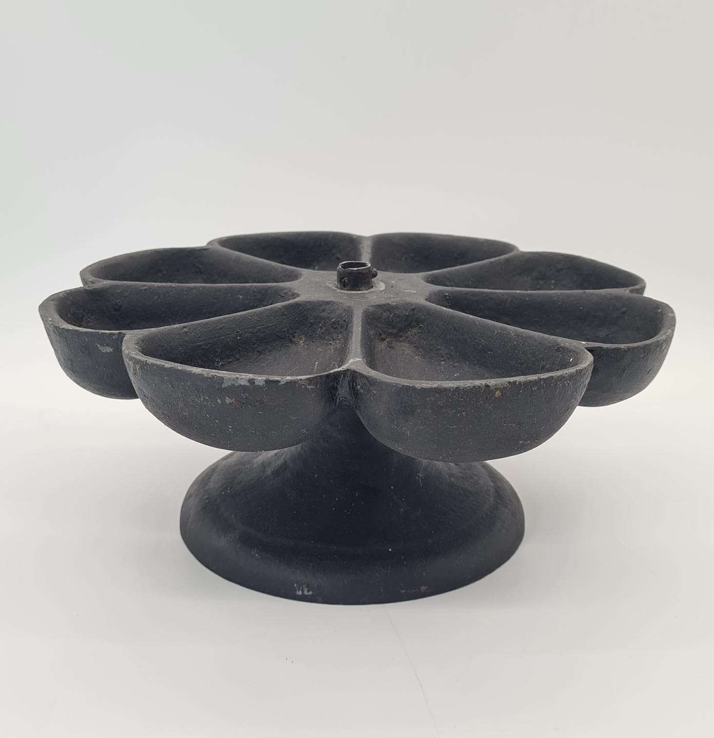 Rotating cobbler's organizer, black cast iron, USA, early 20th c. - 374002