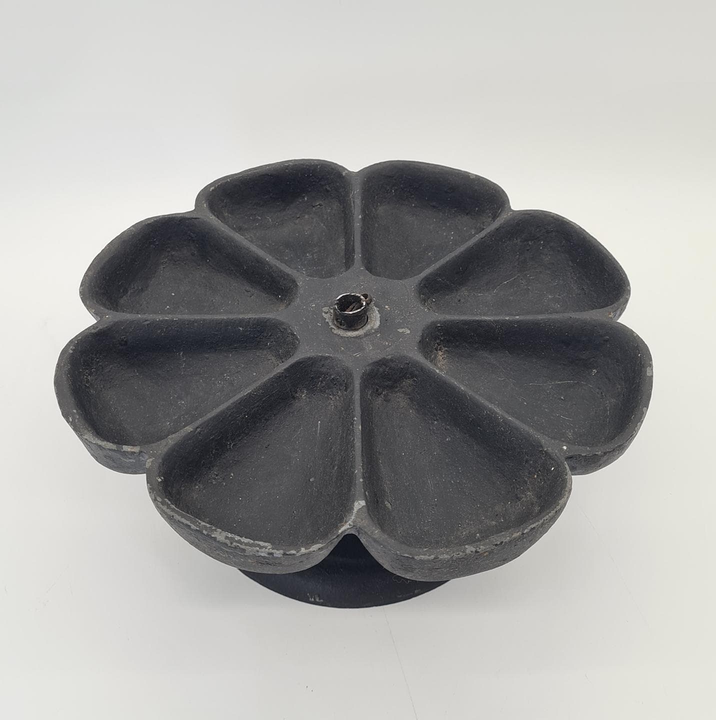 Rotating cobbler's organizer, black cast iron, USA, early 20th c. - 373999