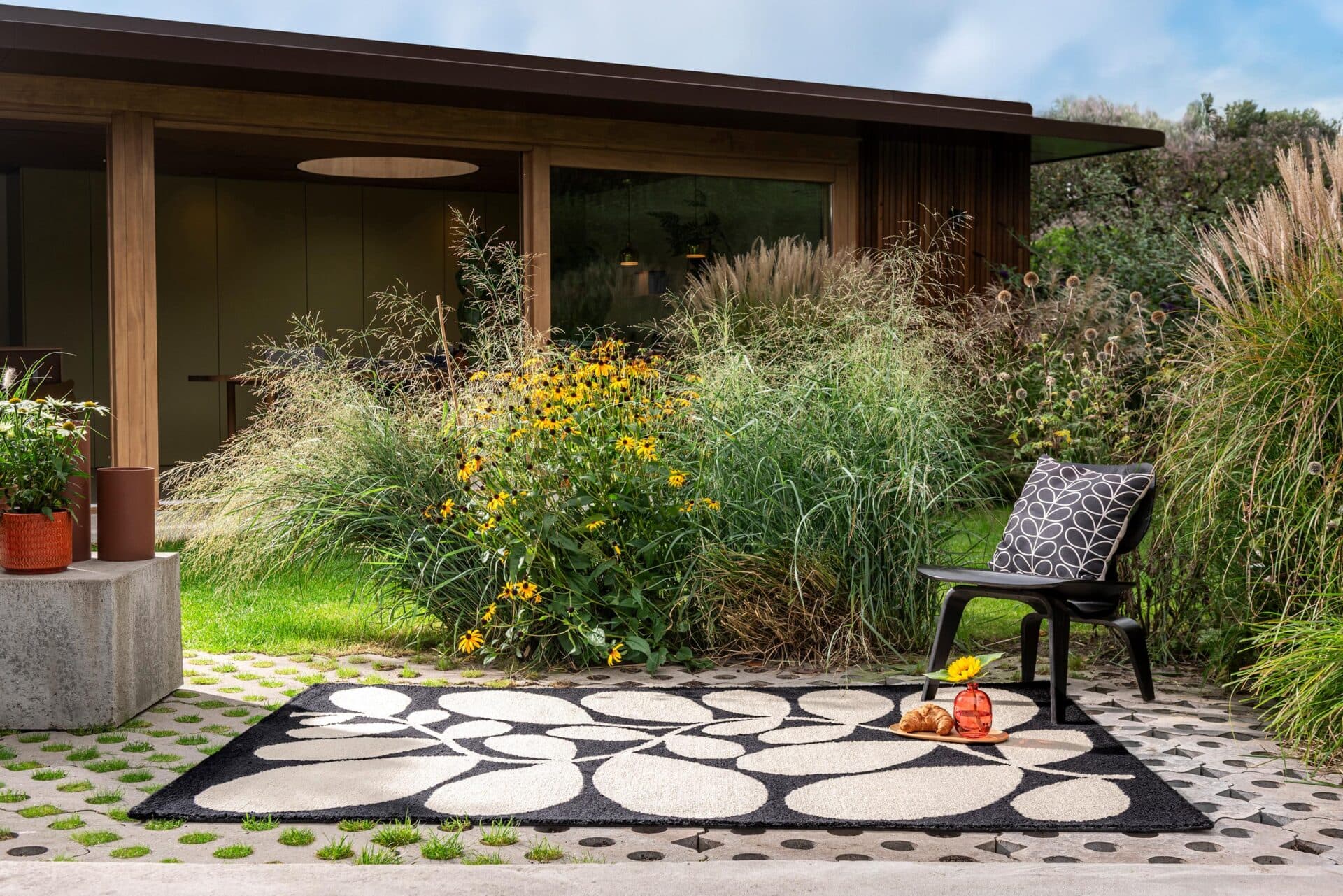 Dywan zewnętrzny Sycamore Black beżowy, czarny 140x200, Orla Kiely - 375169