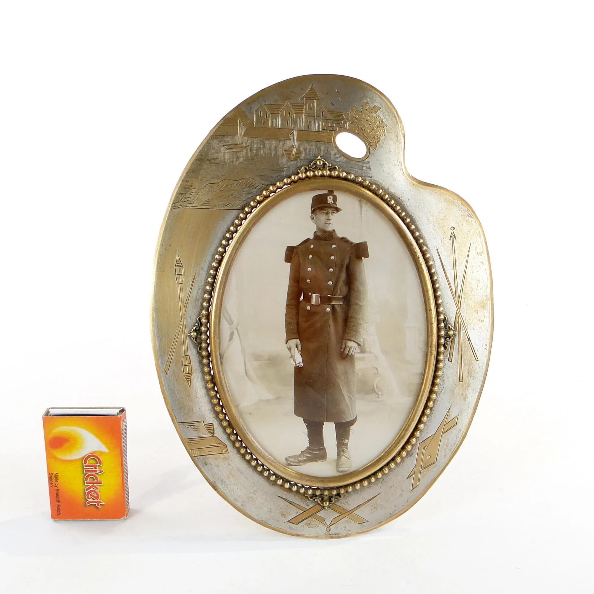 Photo frame, painter's palette, copper brass, France, 19th c. - 27416