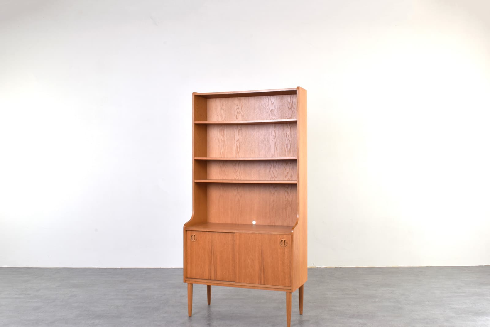 Biblioteczka, dąb brązowy, Dania, lata 60. - 375640