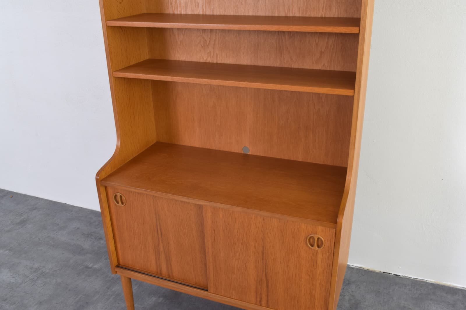 Biblioteczka, dąb brązowy, Dania, lata 60. - 375650