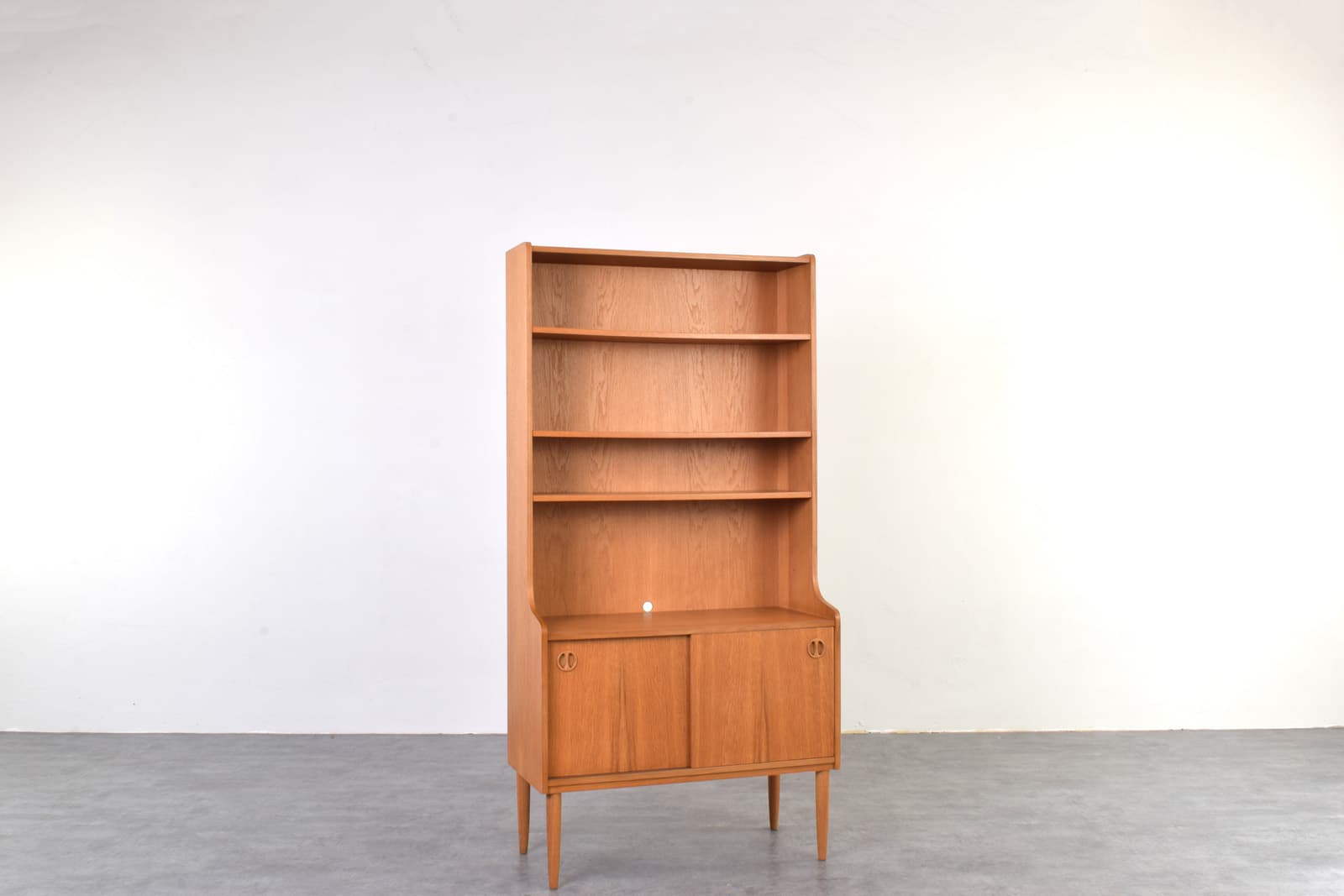 Biblioteczka, dąb brązowy, Dania, lata 60. - 375639