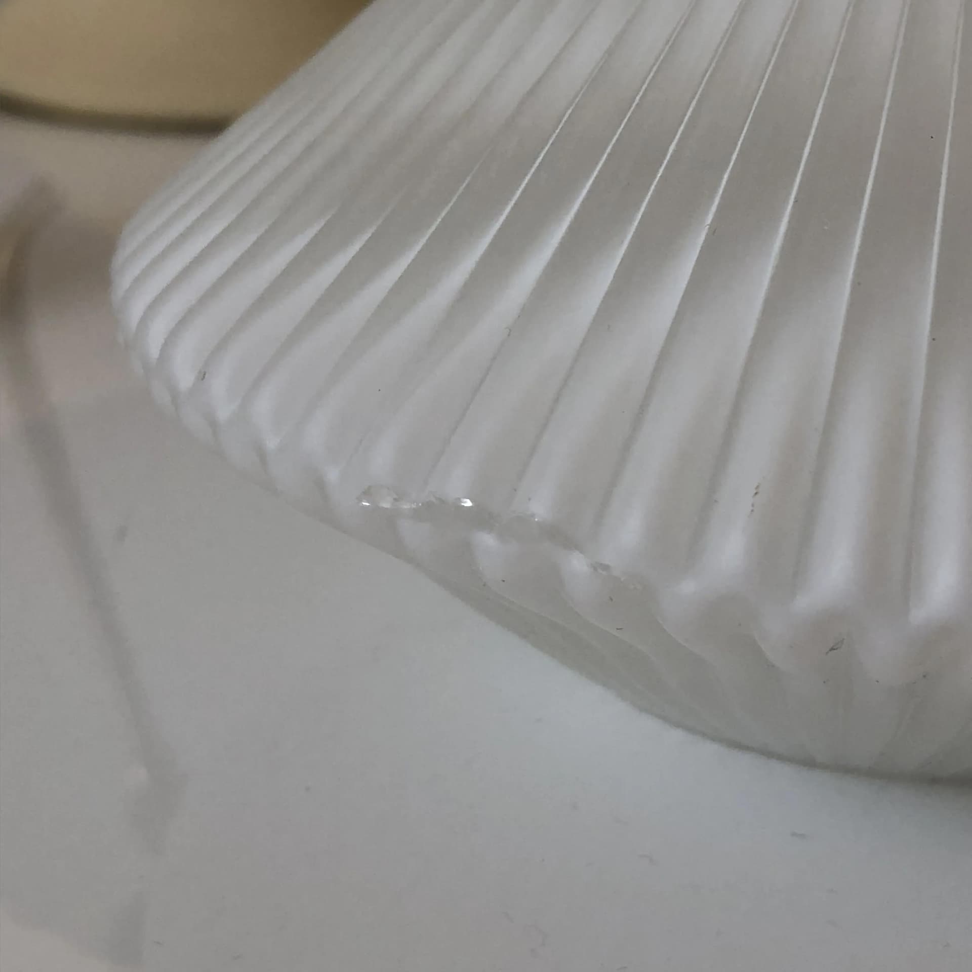 Lampka nocna, beżowy metal, szkło białe, Niemcy, lata 60. - 27372