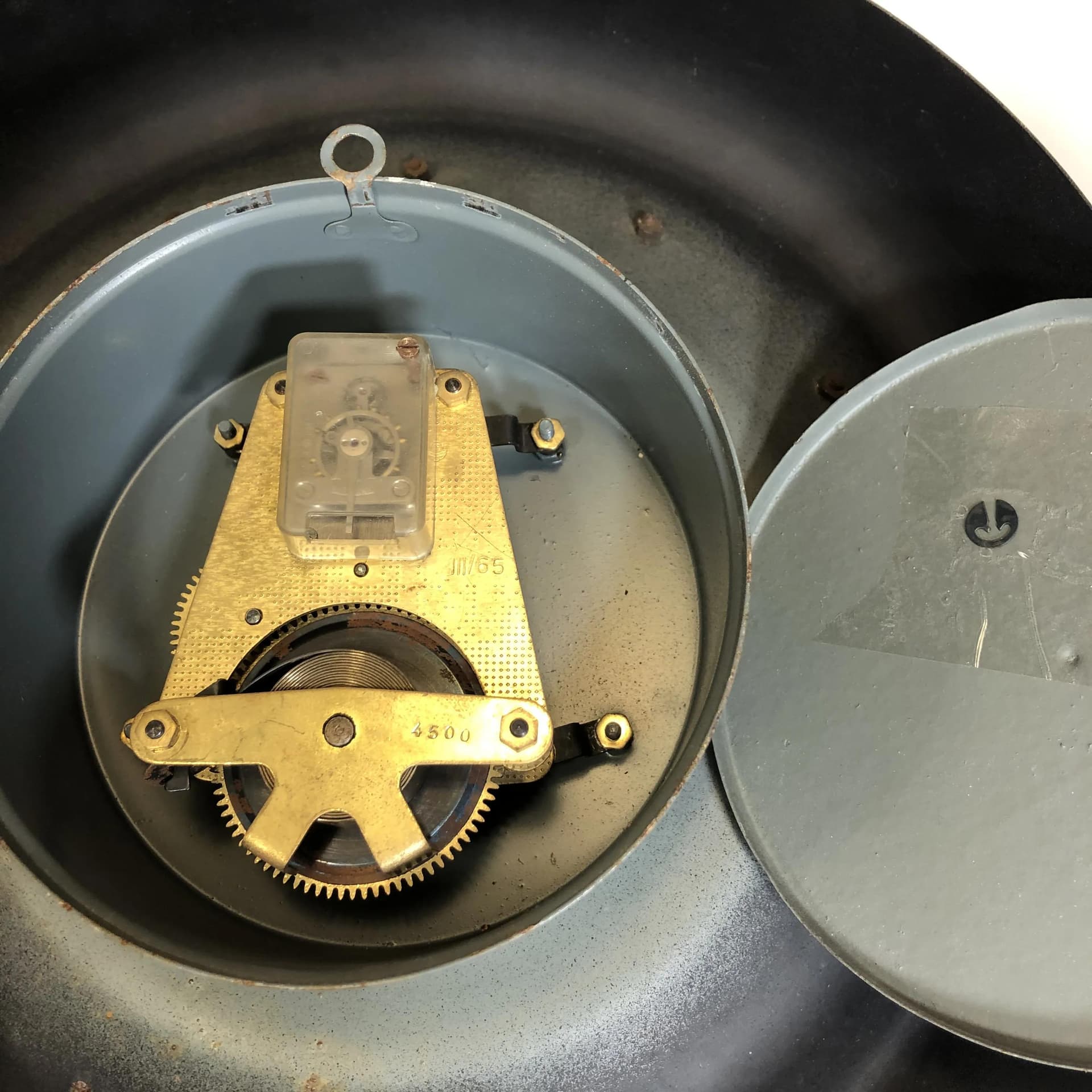 Para zegarów ściennych Art Deco, grafitowy, metal, Wytwórnia Wyrobów Jubilerskich, Polska, lata 60. - 27573