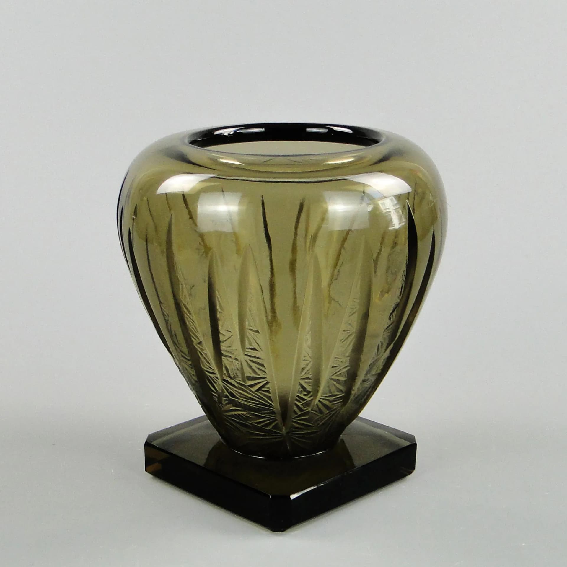 Wazon Art Deco, oliwkowy, kryształ, Moser, Czechy, lata 20. - 27608