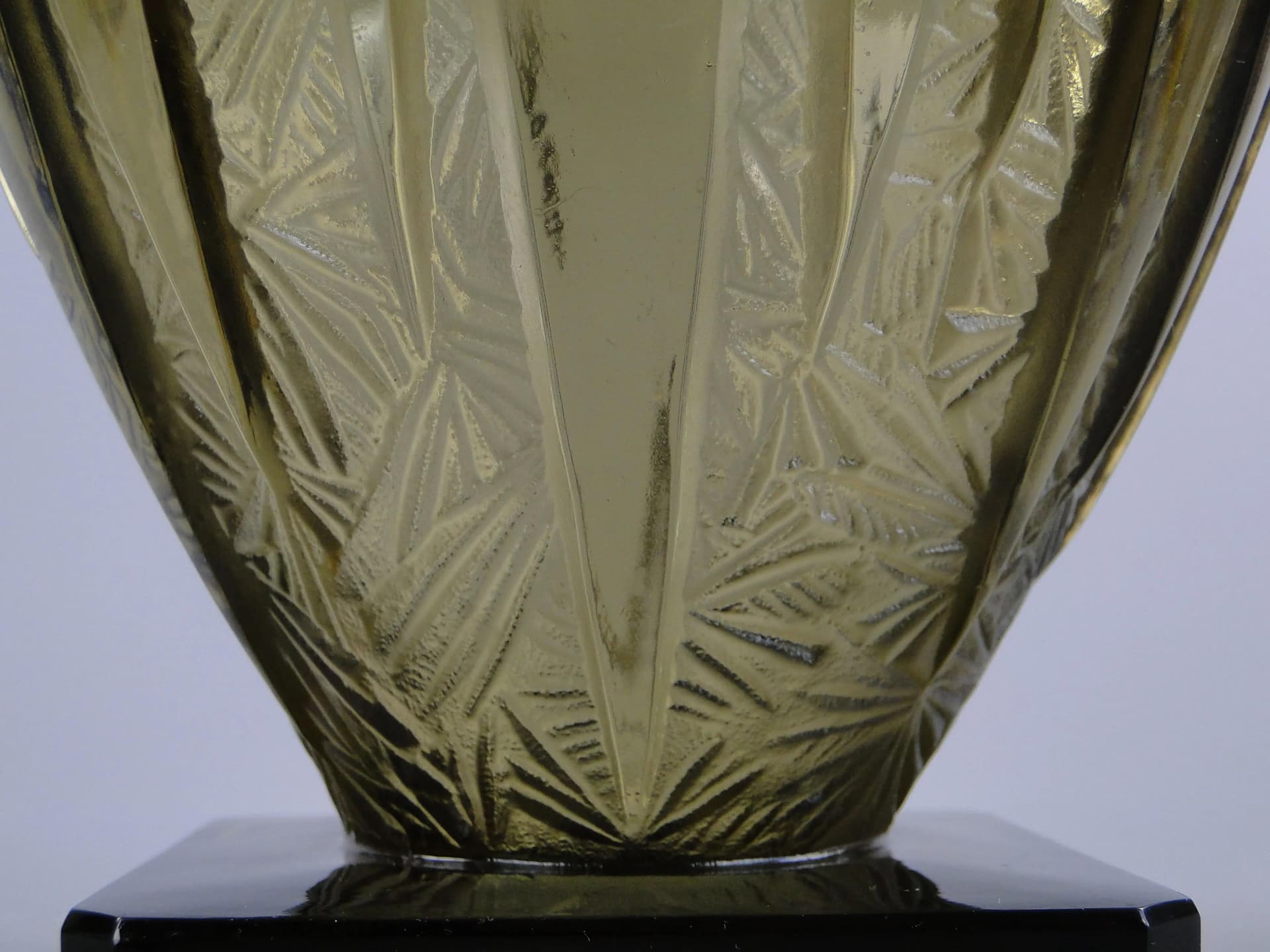 Wazon Art Deco, oliwkowy, kryształ, Moser, Czechy, lata 20. - 27610