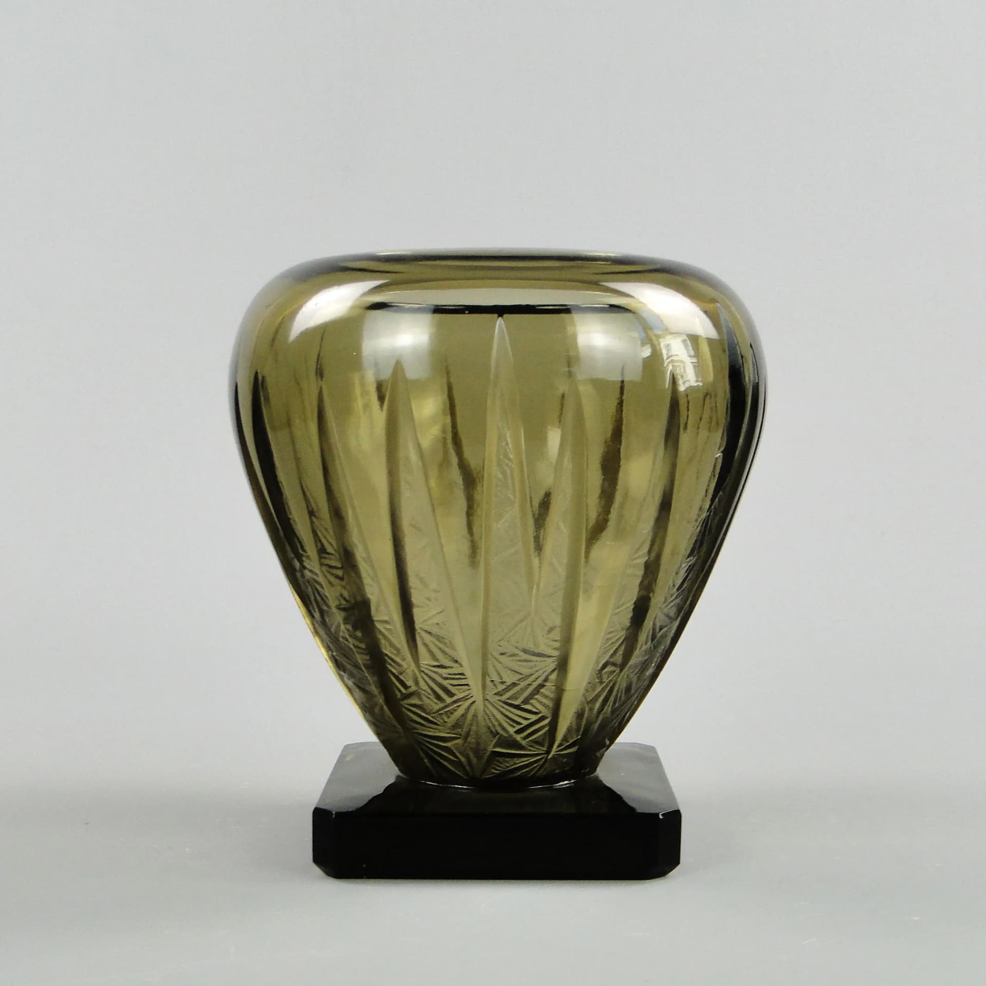 Wazon Art Deco, oliwkowy, kryształ, Moser, Czechy, lata 20.