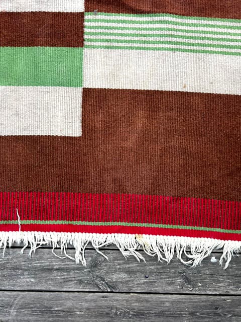 Dywan, geometryczny, brązowy czerwony zielony biały, wełna, Czechosłowacja, lata 60., 335x240 cm - 377208