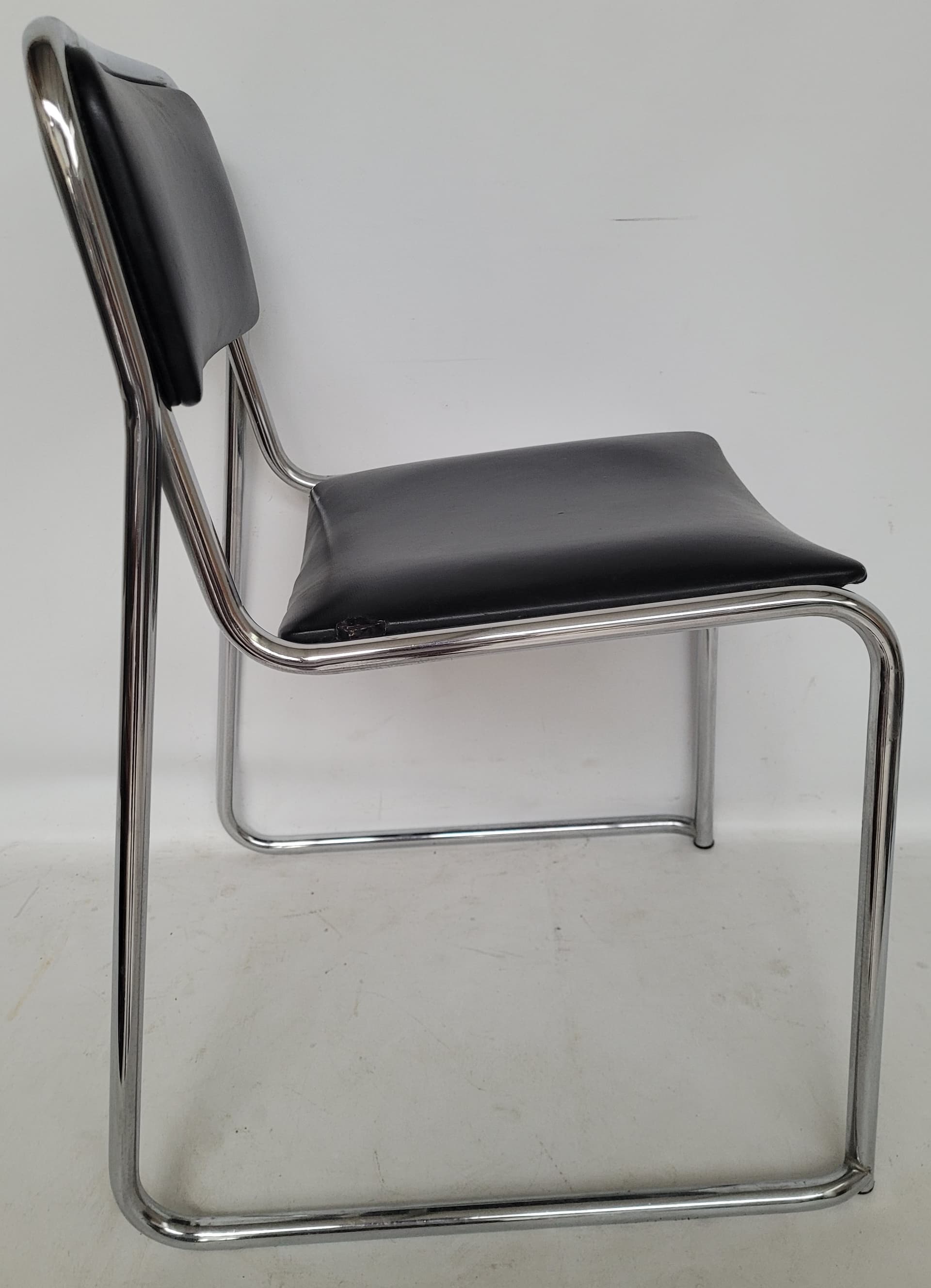 Krzesło Bauhaus, skóra ekologiczna czarna, stal chromowana, Włochy, lata 70. - 377304