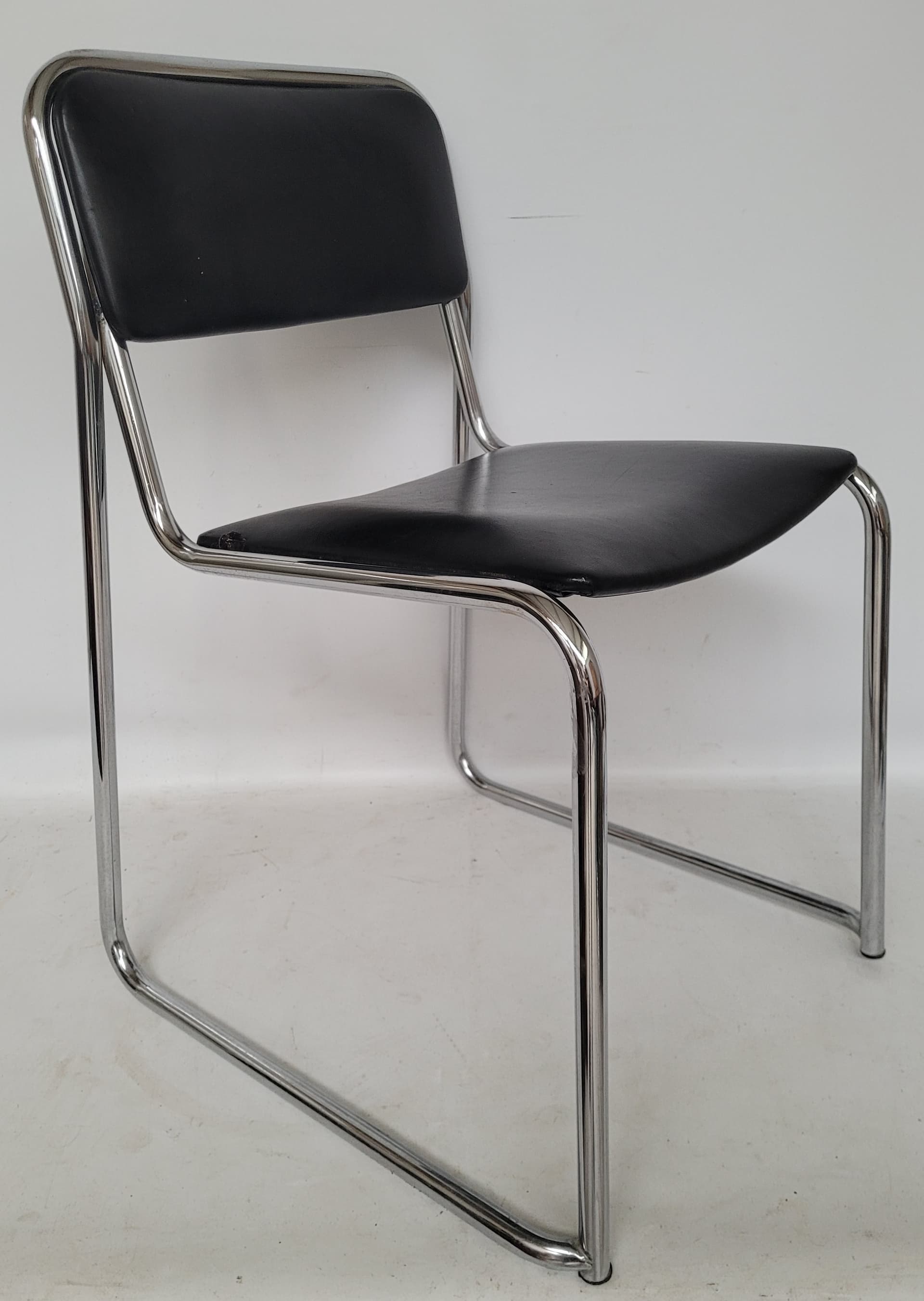 Krzesło Bauhaus, skóra ekologiczna czarna, stal chromowana, Włochy, lata 70. - 377300