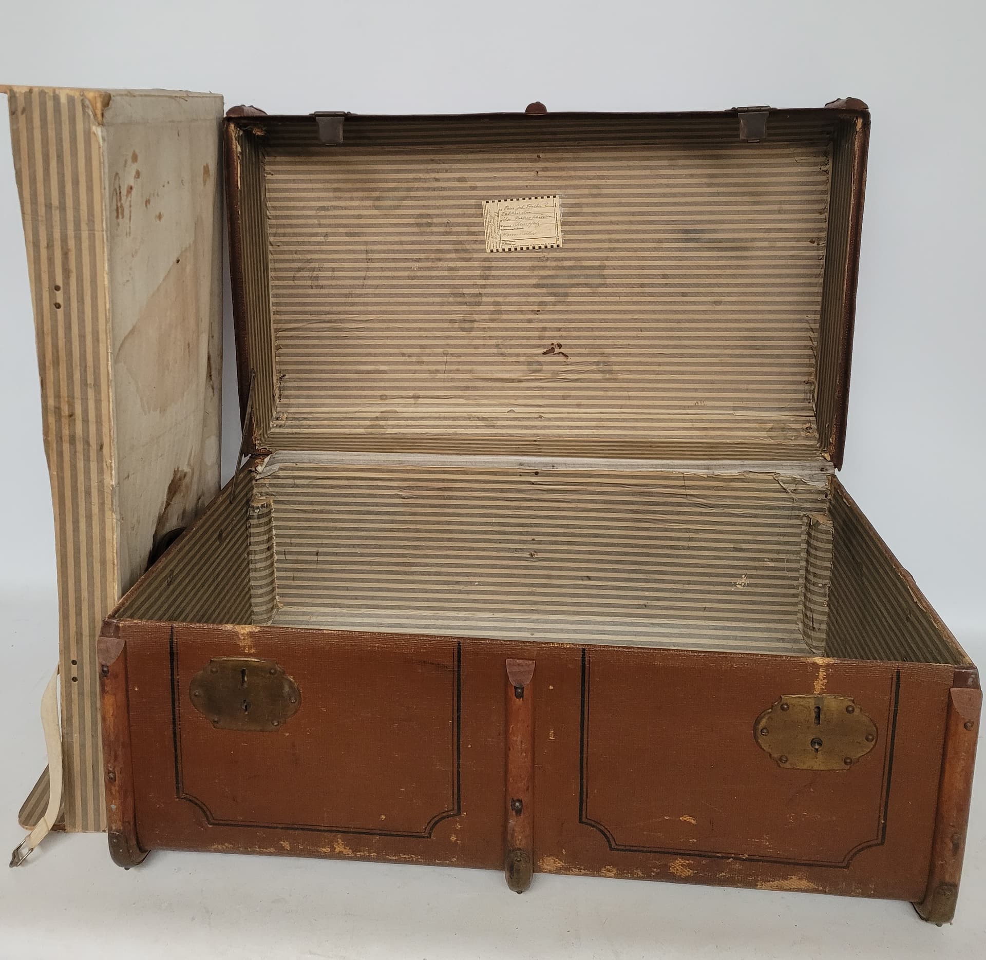 Travel trunk, brown, canvas, wood, leather, brass, 1920s - 377609