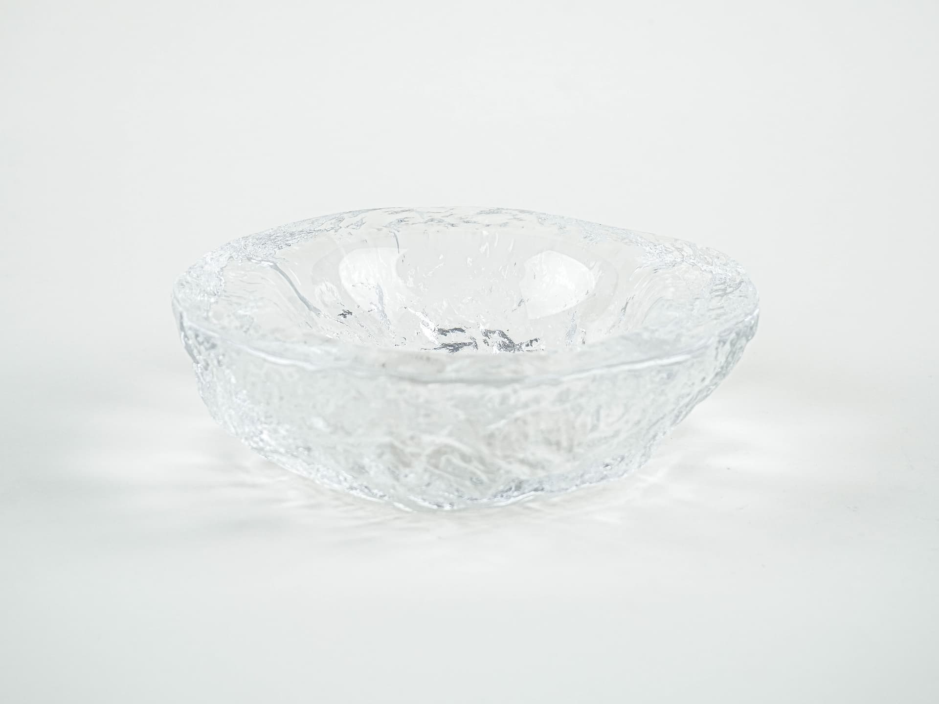 Decorative bowl, Kosta Boda, clear glass, Sweden, 1960s. - 377645