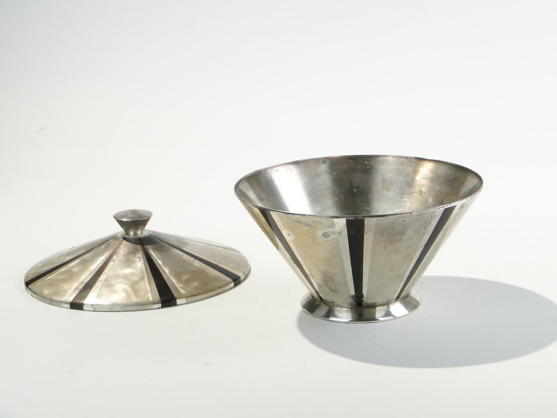 Bonbonniere Ikora, black, enamel, silver-plated metal, WMF, Germany, 1930s. - 377873
