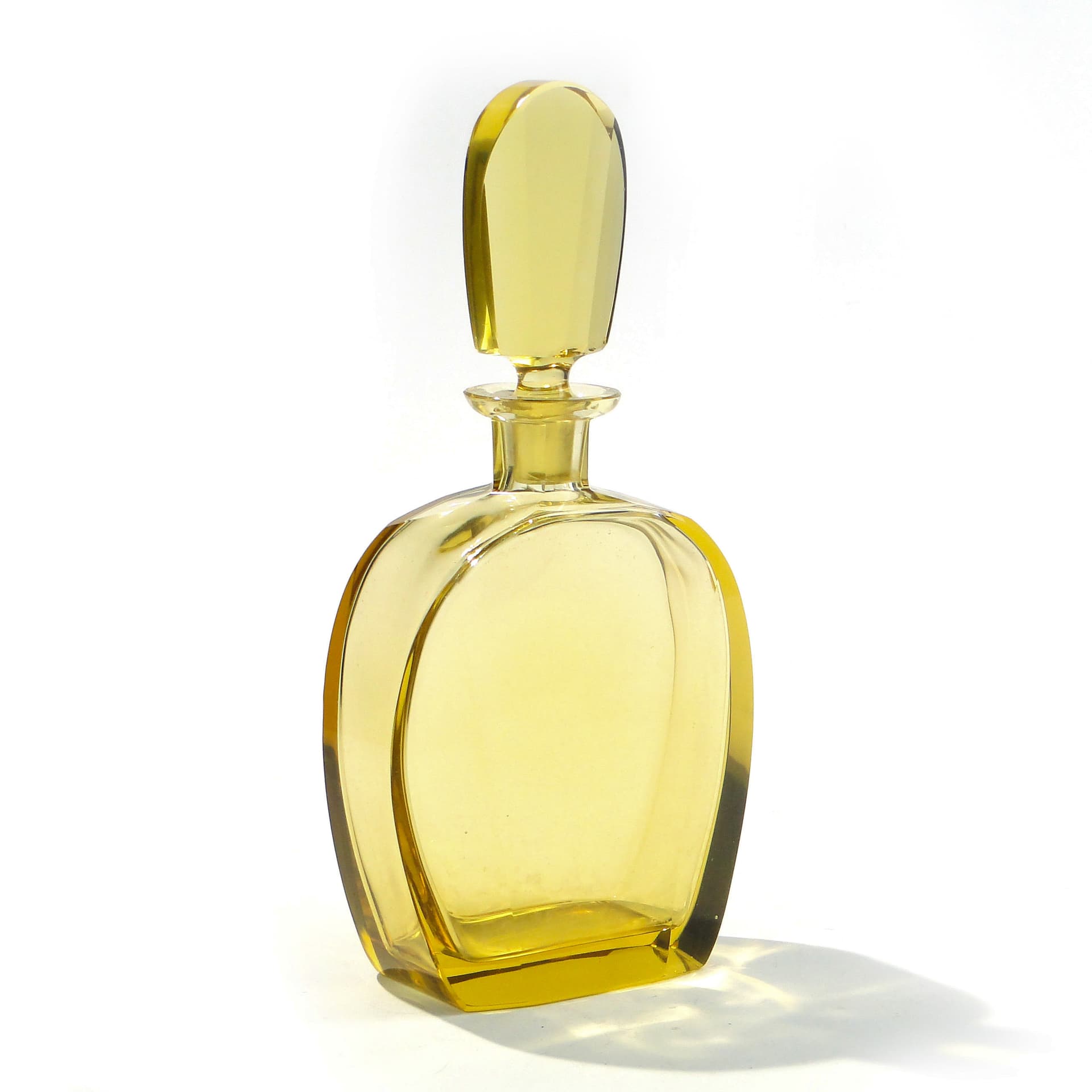 Decanter Art Deco, yellow crystal, attributed to Moser, 1930s