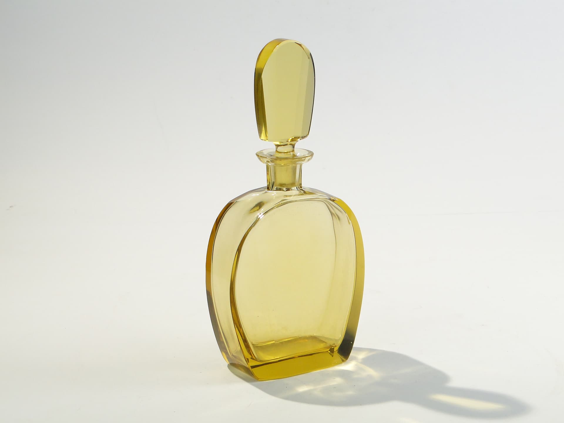 Decanter Art Deco, yellow crystal, attributed to Moser, 1930s - 377890