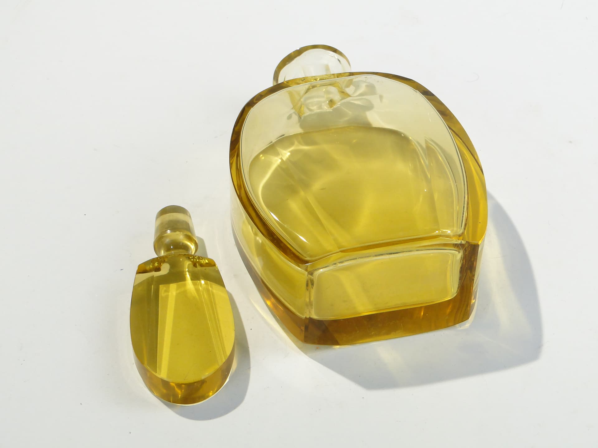 Decanter Art Deco, yellow crystal, attributed to Moser, 1930s - 377886