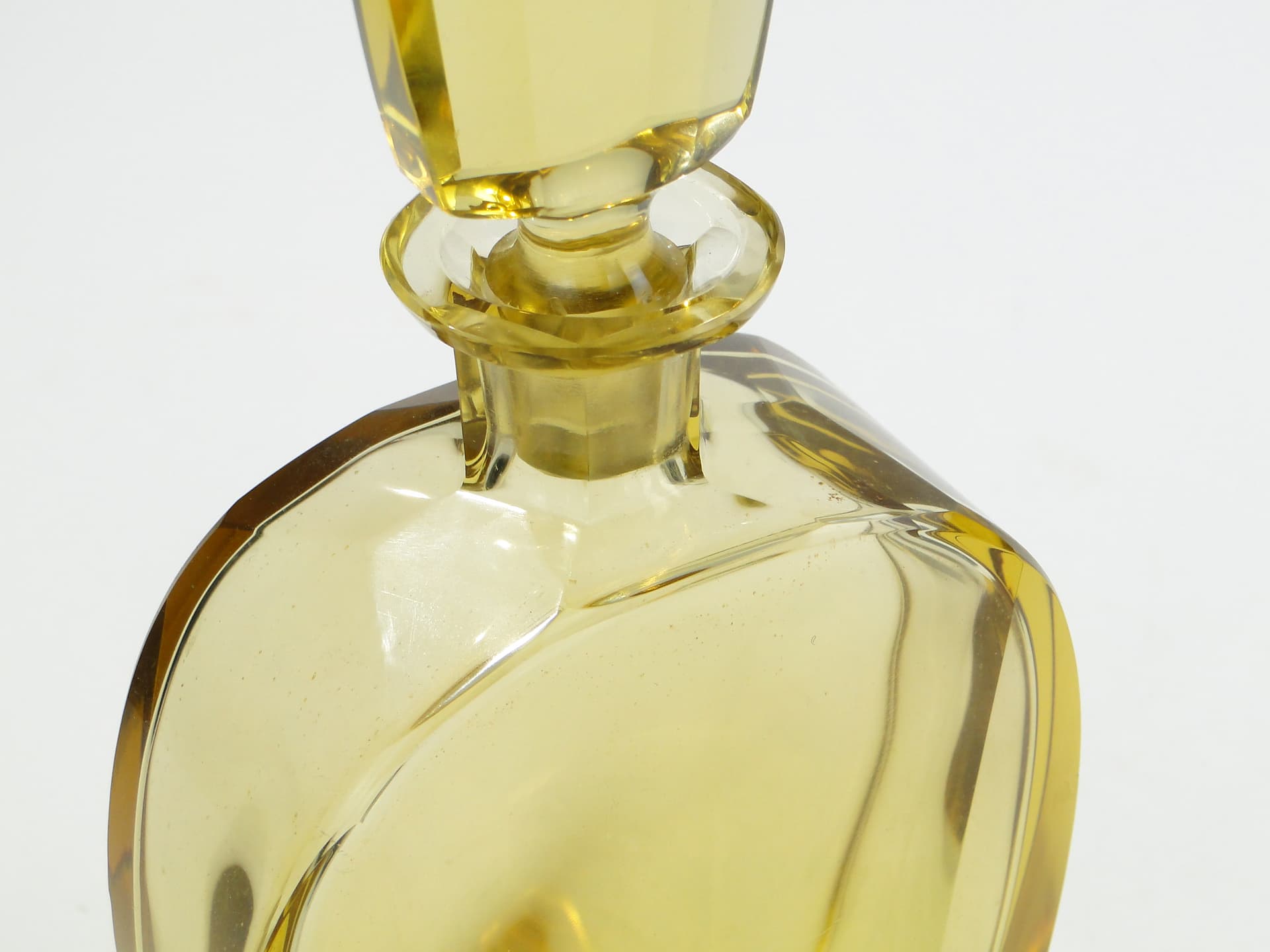 Decanter Art Deco, yellow crystal, attributed to Moser, 1930s - 377889
