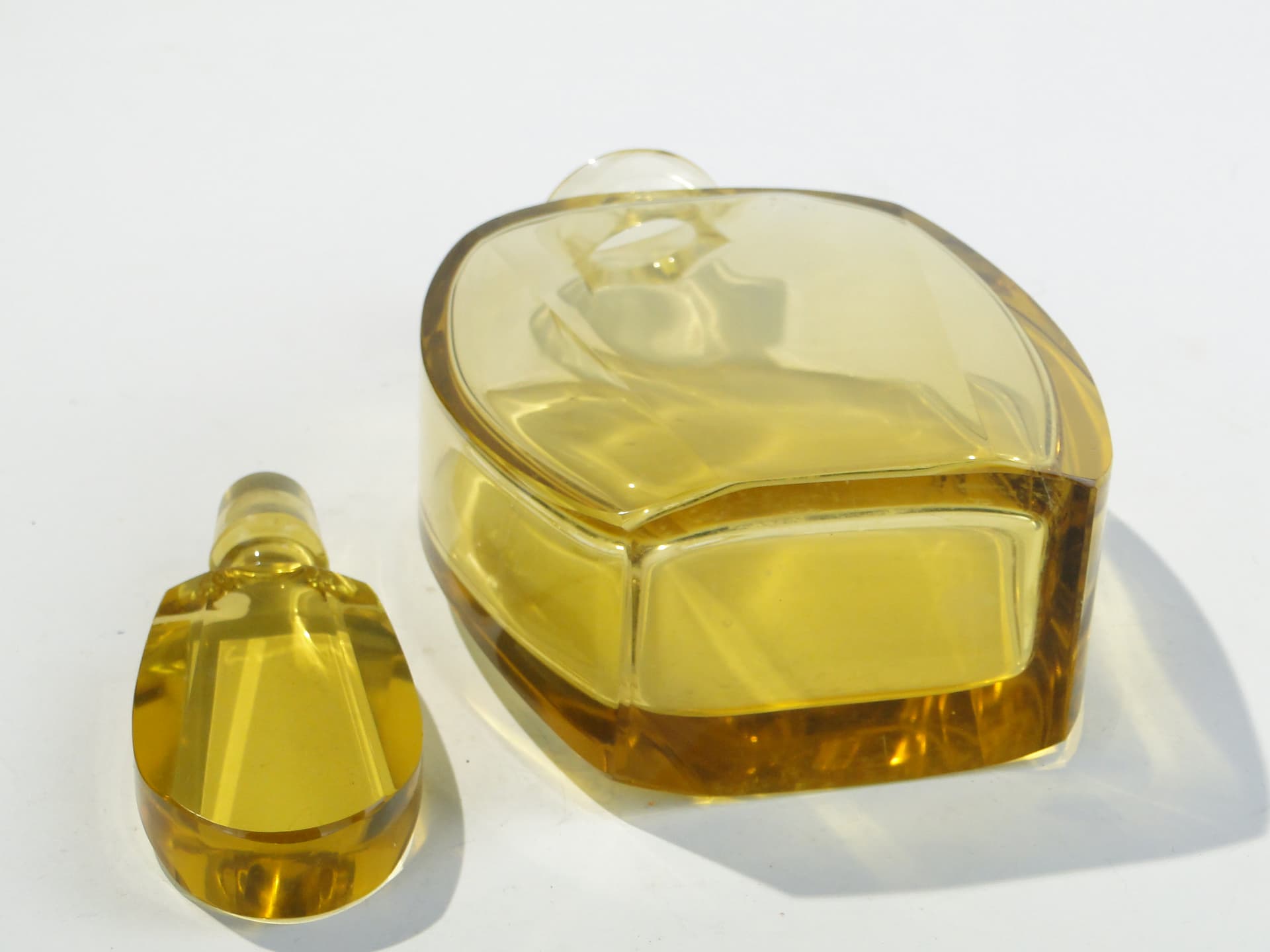 Decanter Art Deco, yellow crystal, attributed to Moser, 1930s - 377897