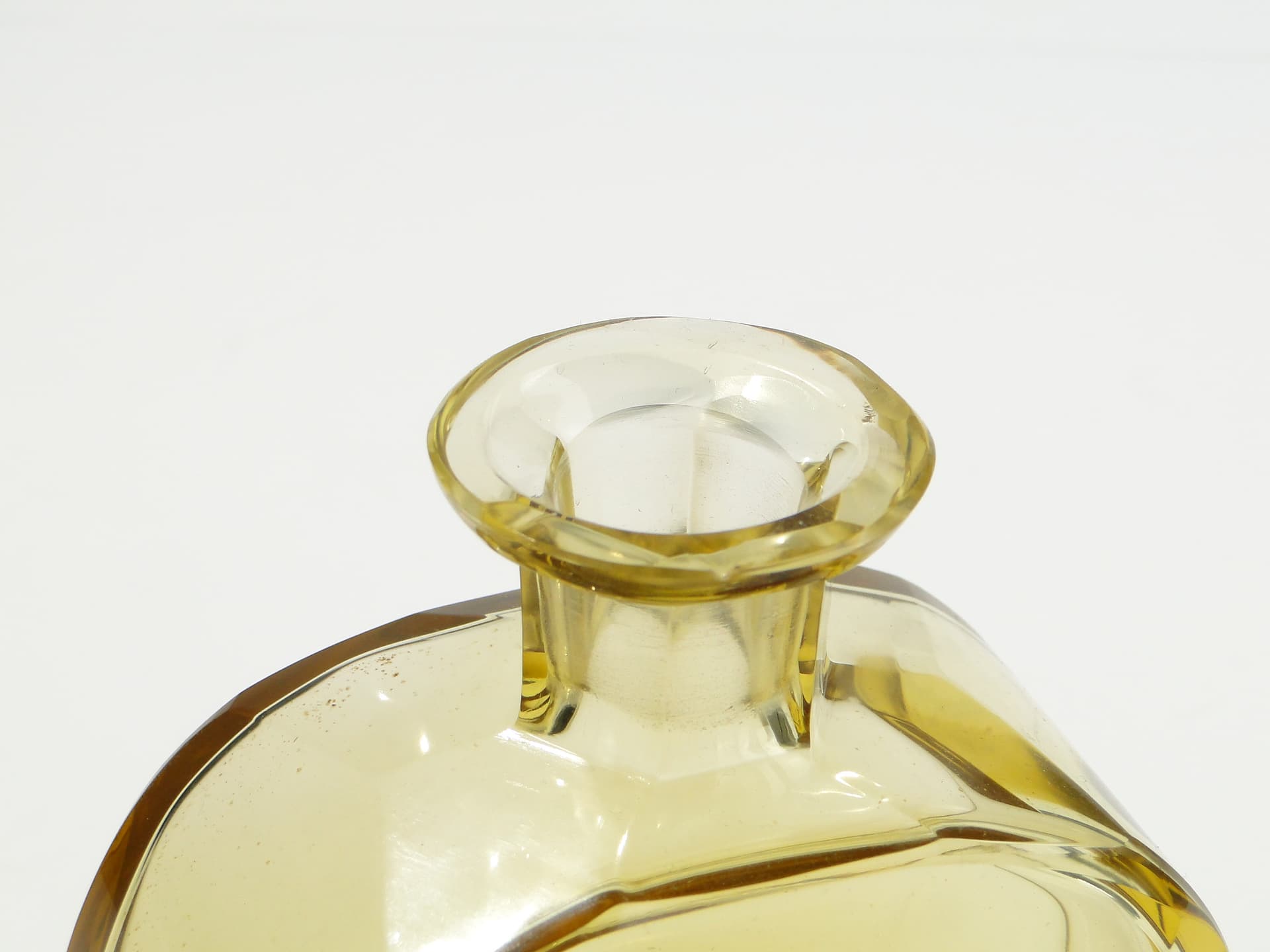 Decanter Art Deco, yellow crystal, attributed to Moser, 1930s - 377894
