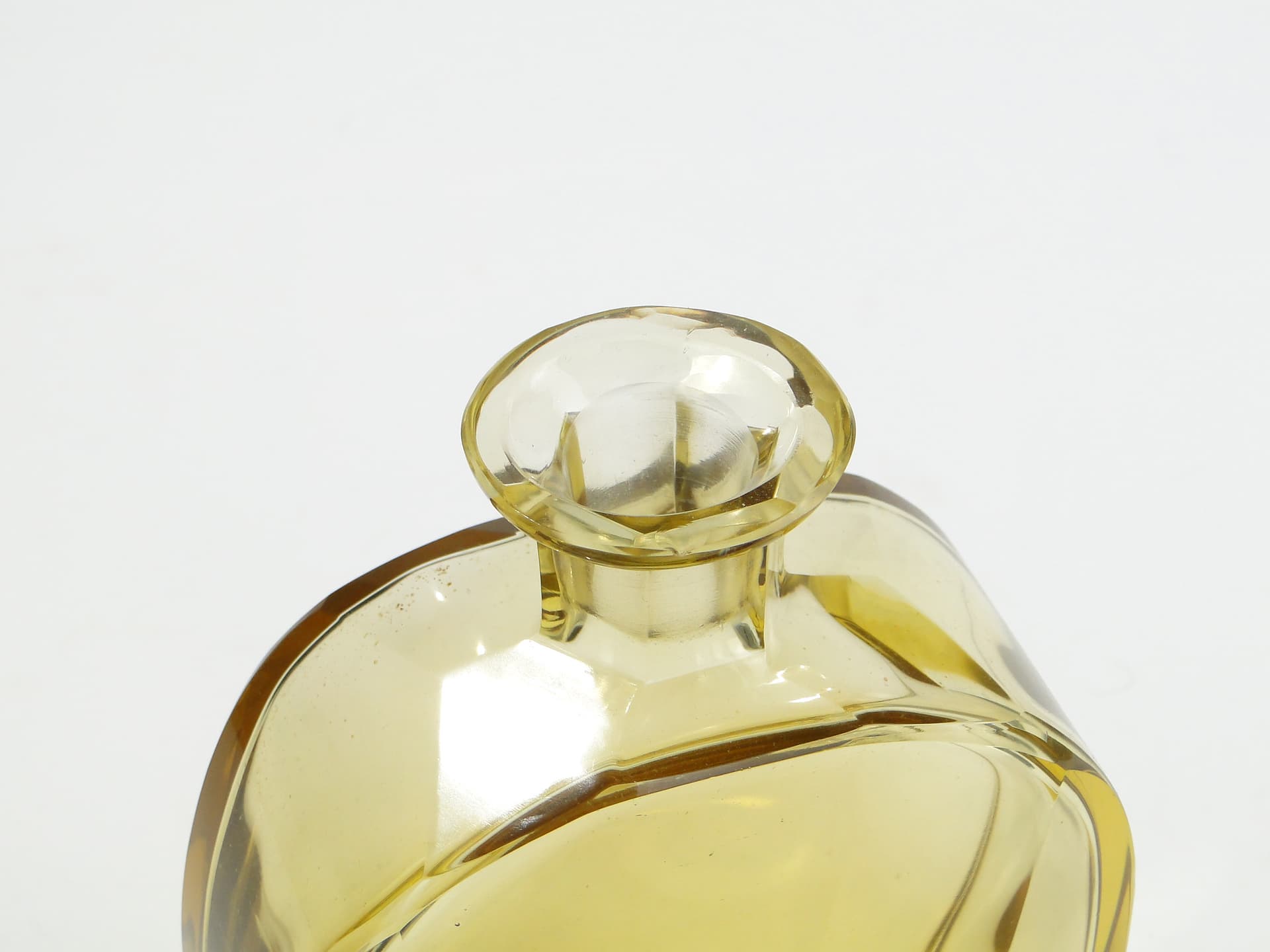 Decanter Art Deco, yellow crystal, attributed to Moser, 1930s - 377892