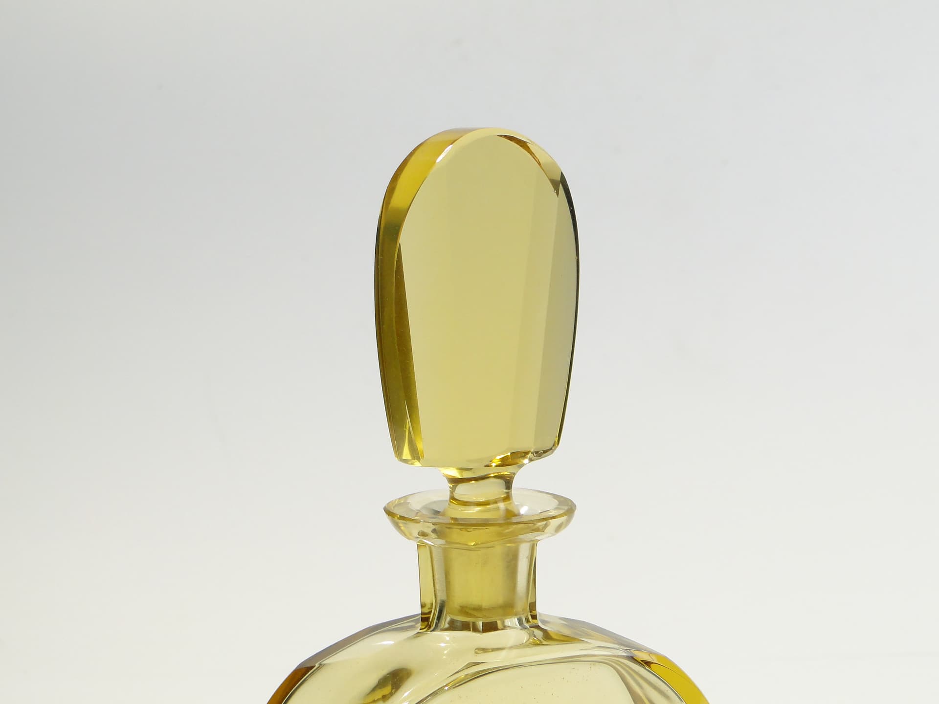 Decanter Art Deco, yellow crystal, attributed to Moser, 1930s - 377887