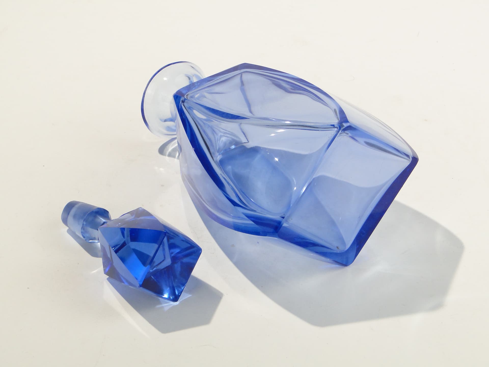 Decanter, Art Deco, blue crystal, attrib. Moser, Czechoslovakia, 1930s - 377905