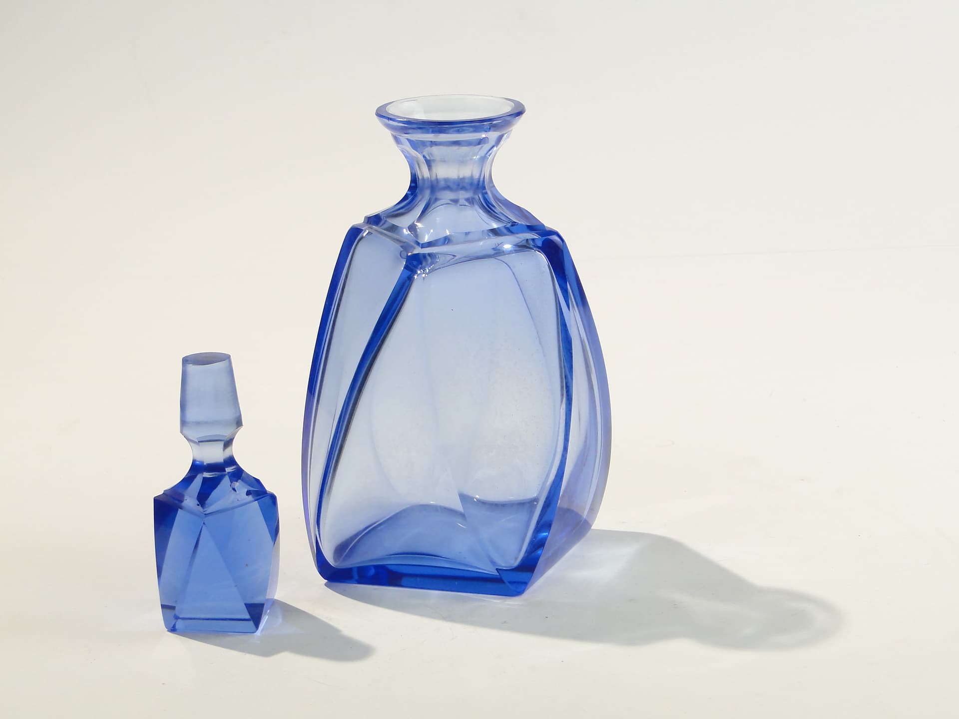 Decanter, Art Deco, blue crystal, attrib. Moser, Czechoslovakia, 1930s - 377904
